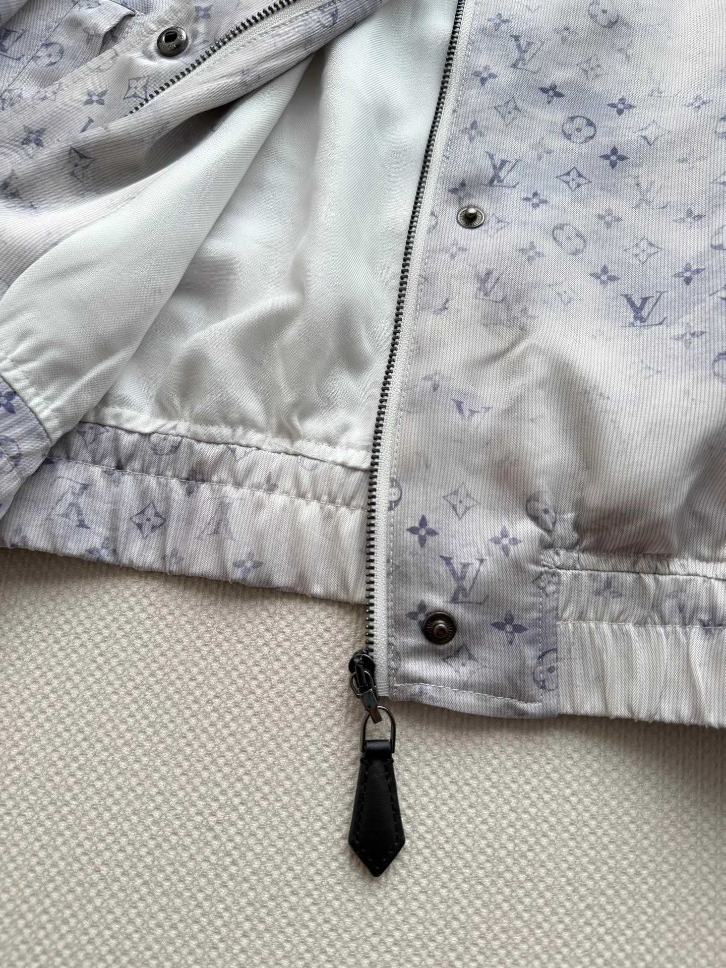 Куртки И Пуховики Женские Louis Vuitton 17307669