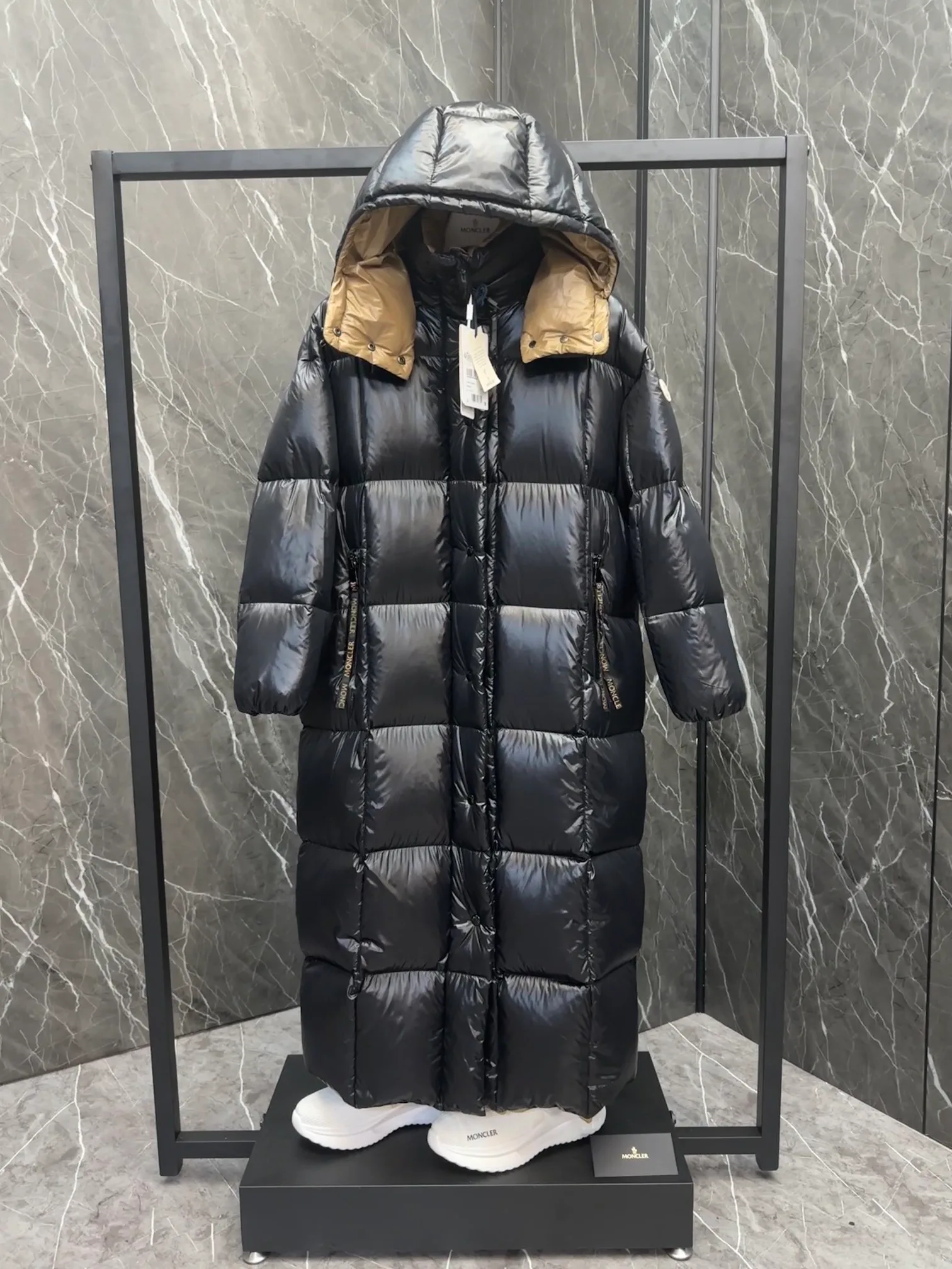 Куртки И Пуховики Женские Moncler 18443643