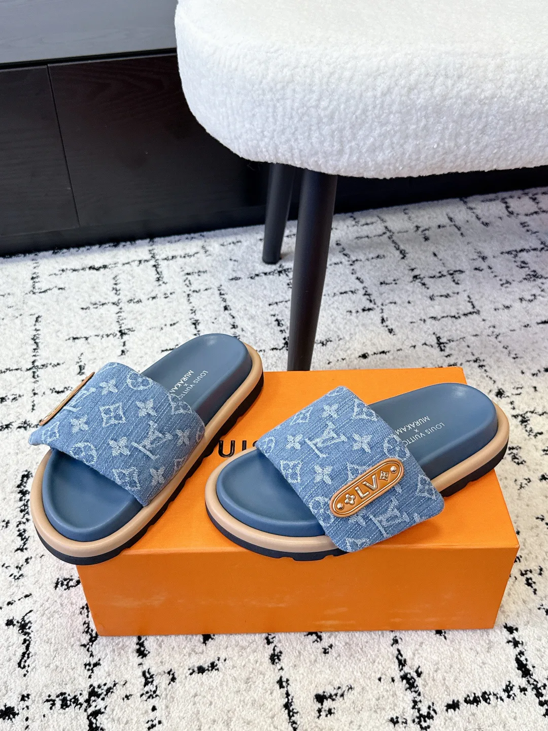 Шлепанцы Женские Louis Vuitton 1752814