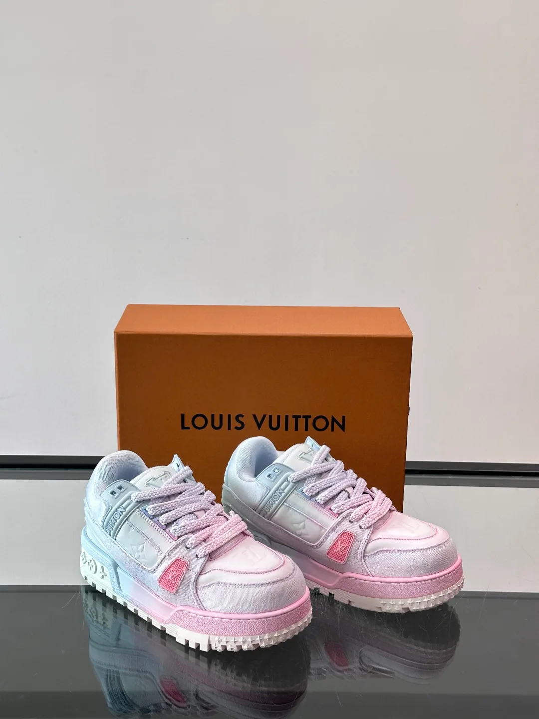 Кроссовки Женские Louis Vuitton 13580306