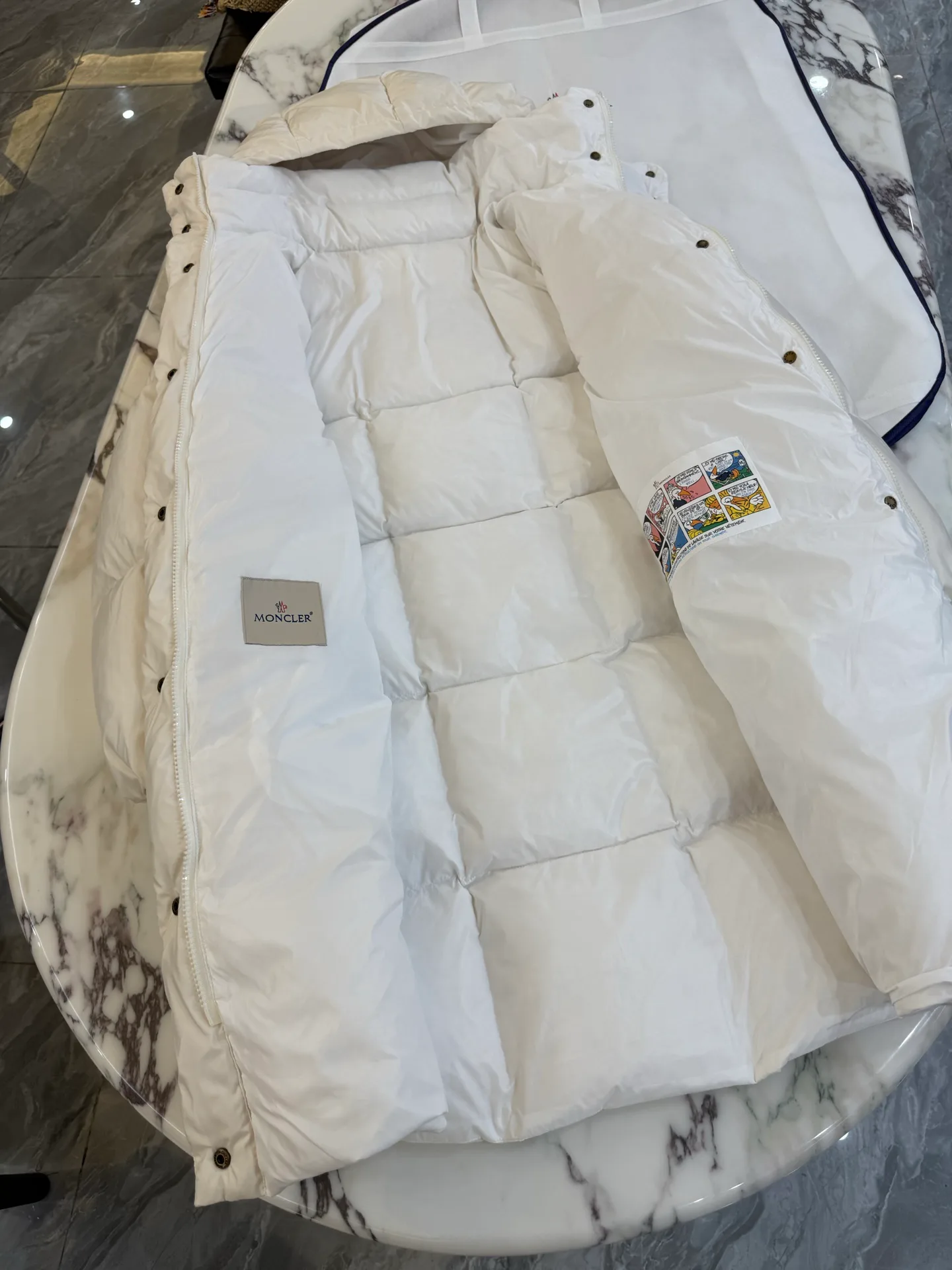 Куртки И Пуховики Женские Moncler 18946174