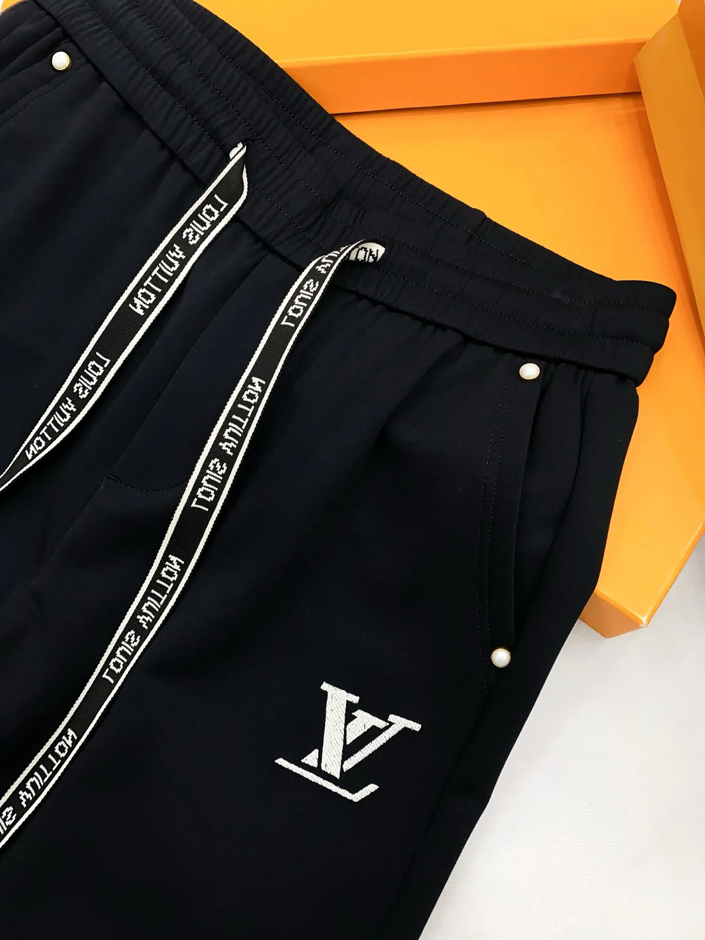 Брюки Мужские Louis Vuitton 9861765