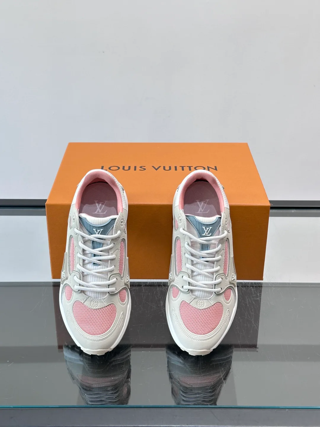 Кроссовки Женские Louis Vuitton 11688773