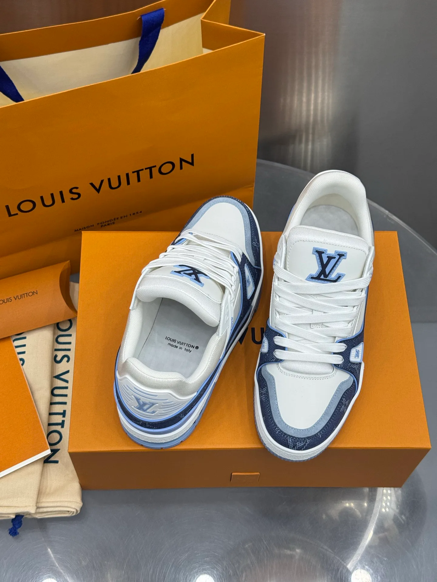 Кроссовки Женские Louis Vuitton 19073332