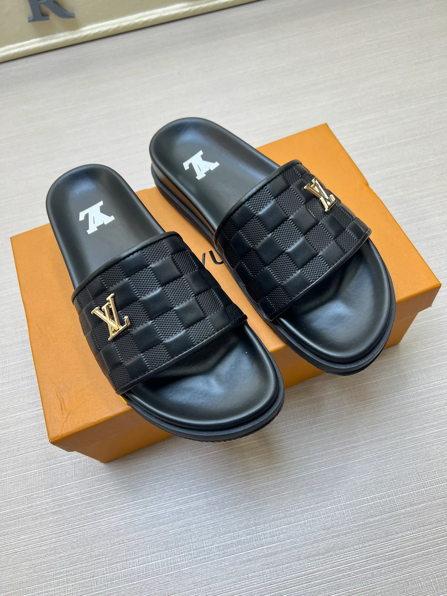 Шлепанцы Мужские Louis Vuitton 30513
