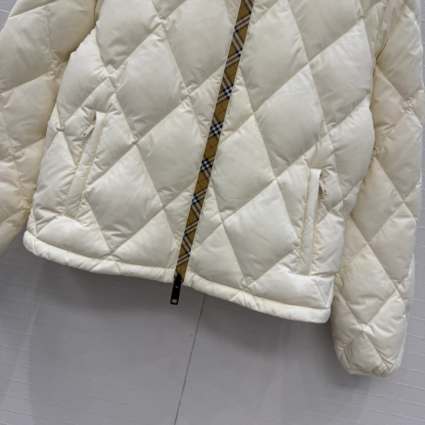 Куртки И Пуховики Женские Burberry 18325223