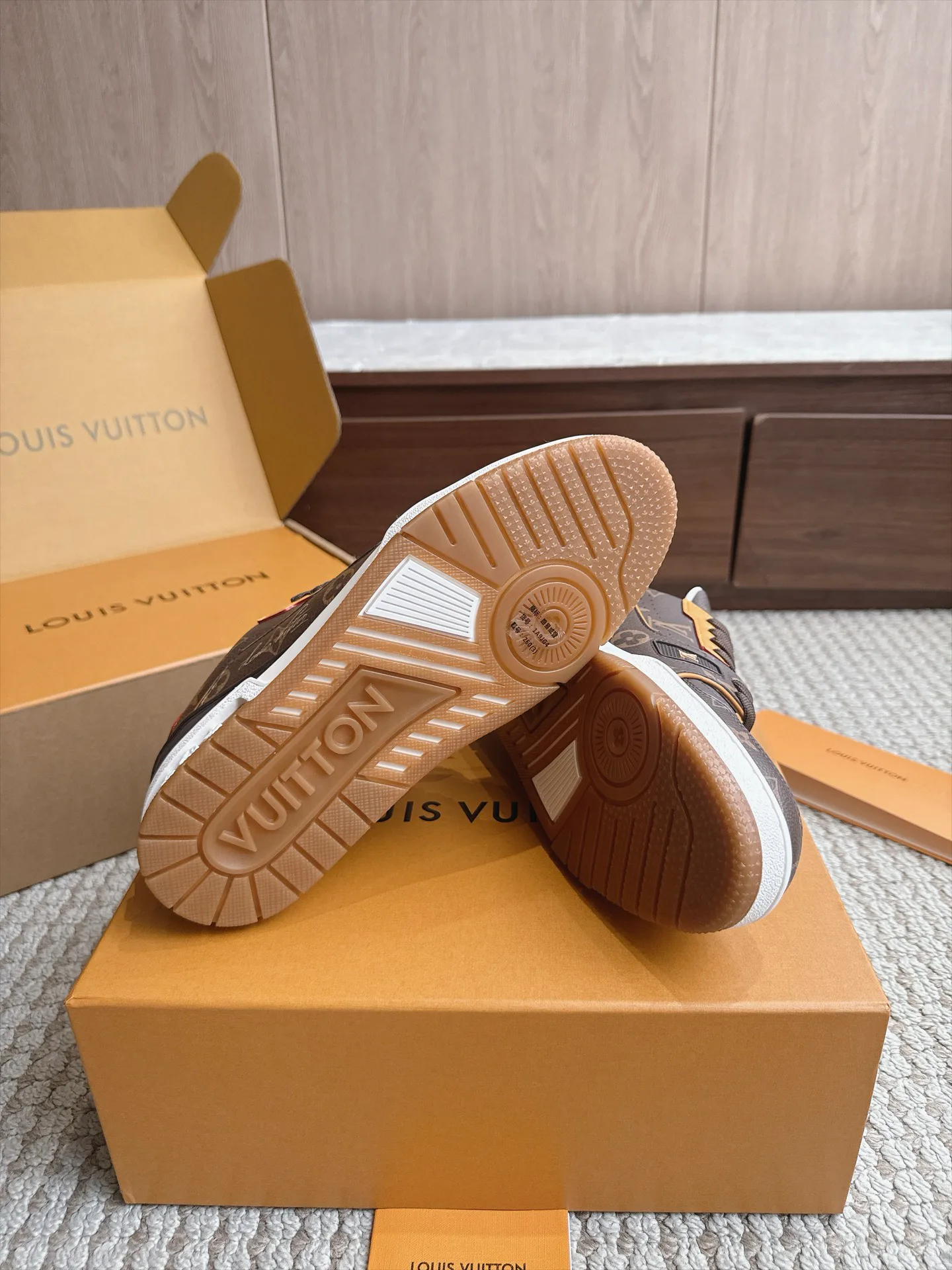 Кроссовки Мужские Louis Vuitton 18039310