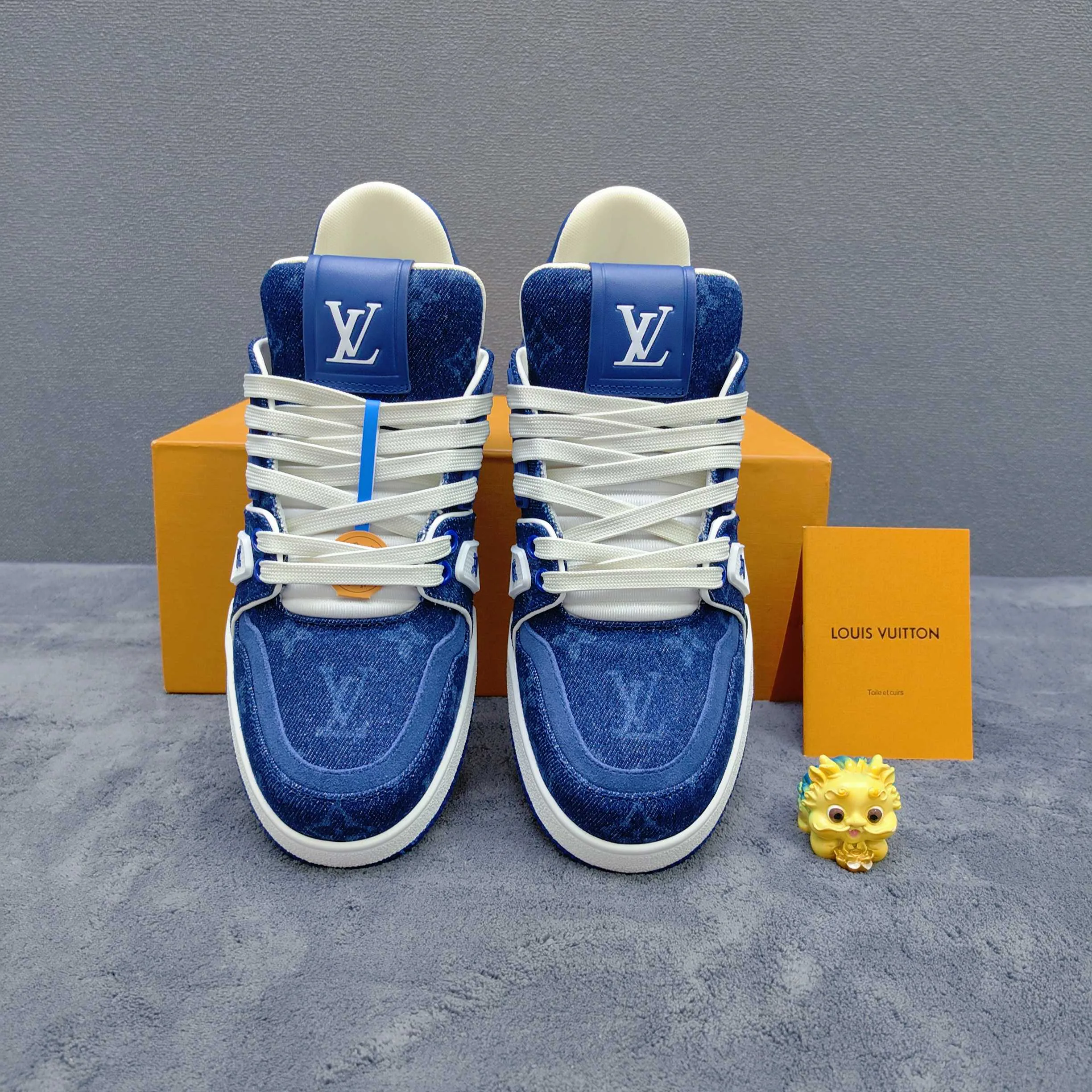 Кроссовки Женские Louis Vuitton 17957146