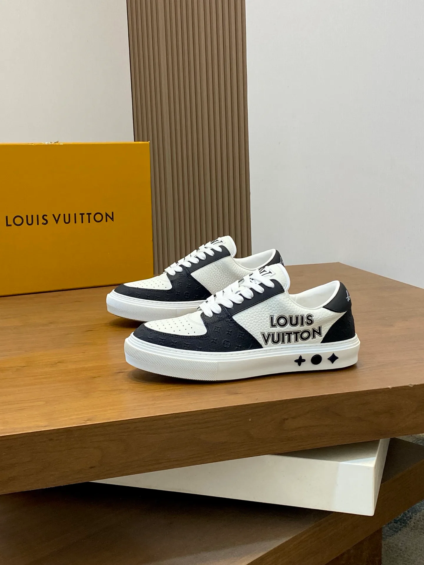 Кроссовки Мужские Louis Vuitton 13553769