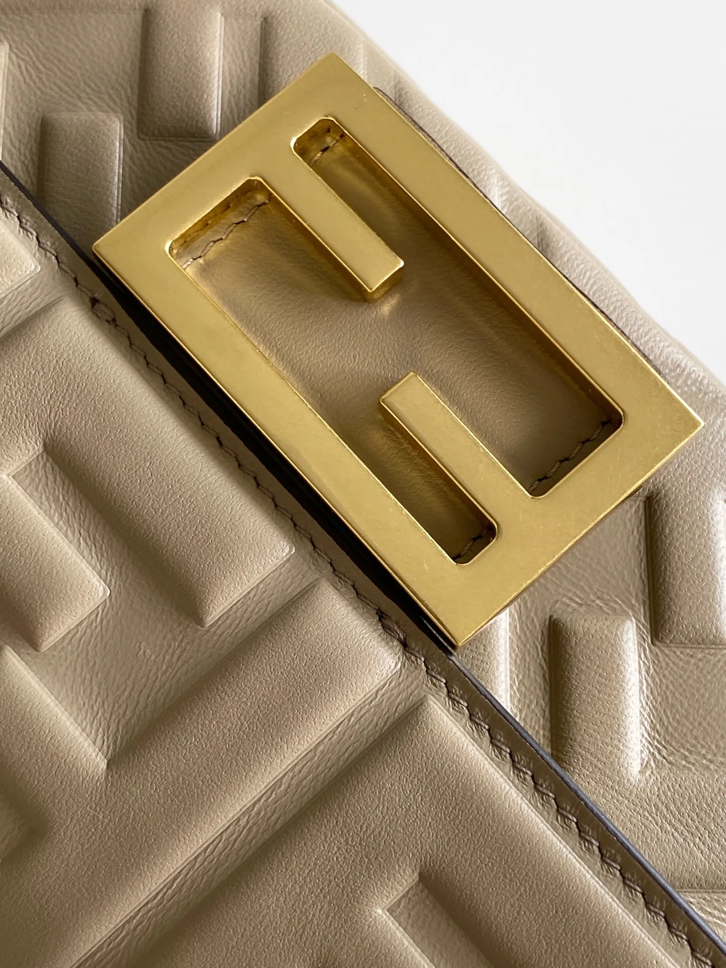Сумки На Ремне Женские Fendi 13234570