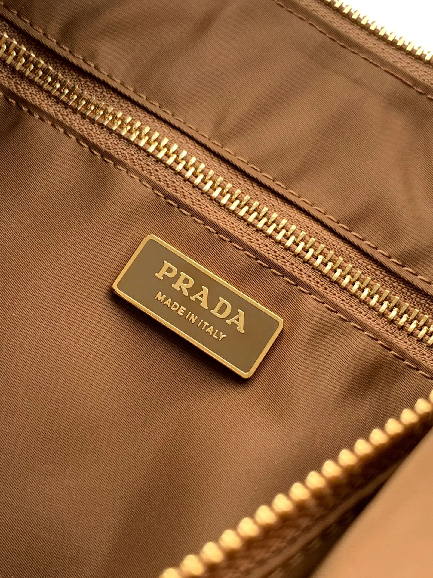 Классические Сумки Женские Prada 13368494