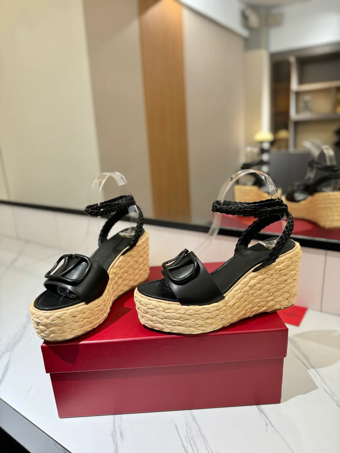 Босоножки Женские Valentino 17946620