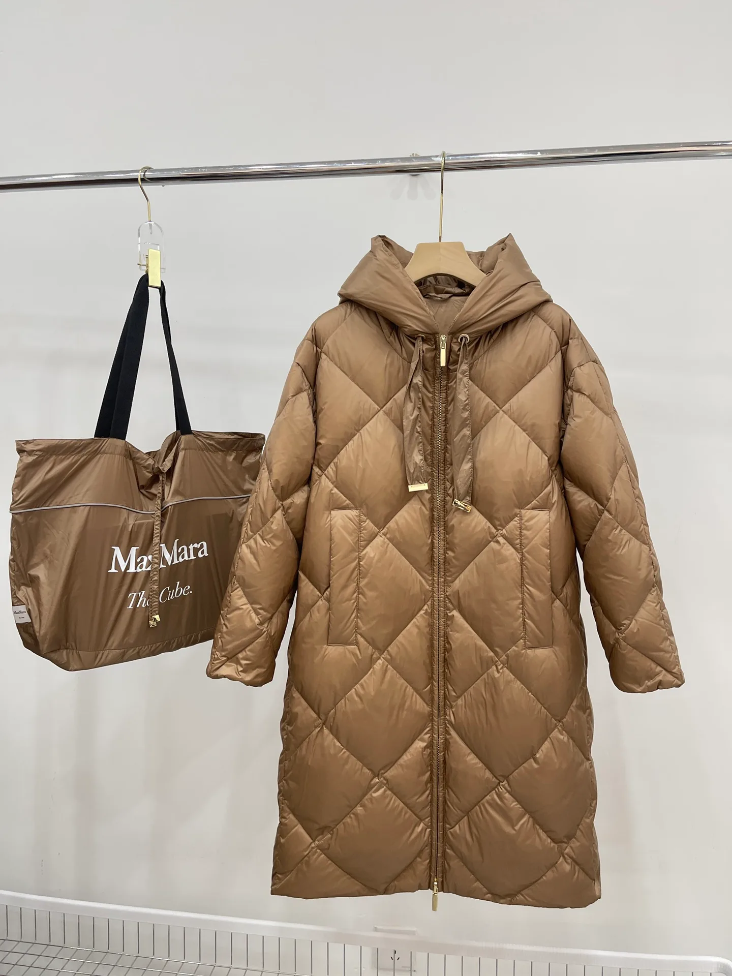 Пуховики Женские Max Mara 8233