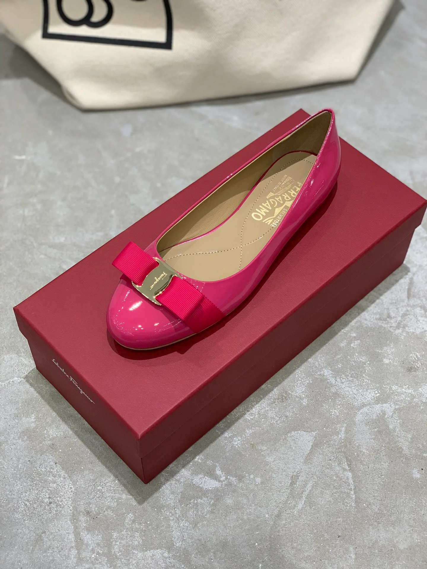 Балетки Женские Salvatore Ferragamo 18340646