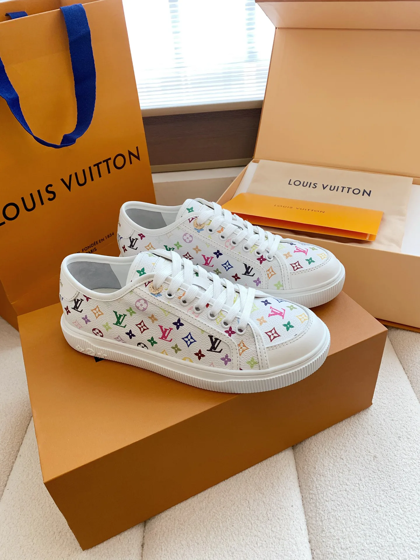 Кроссовки Женские Louis Vuitton 11876785