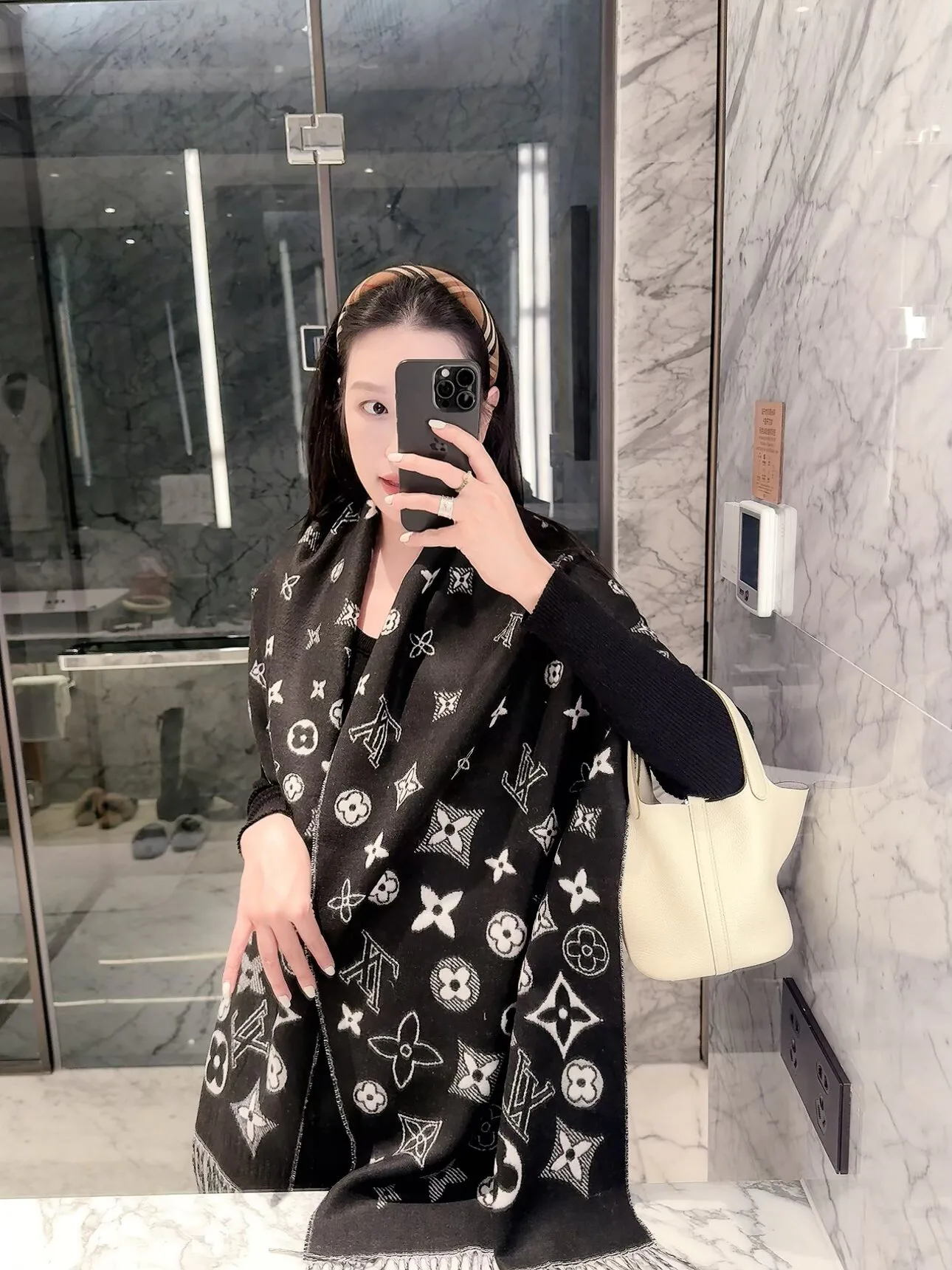 Шарфы Louis Vuitton 18377551