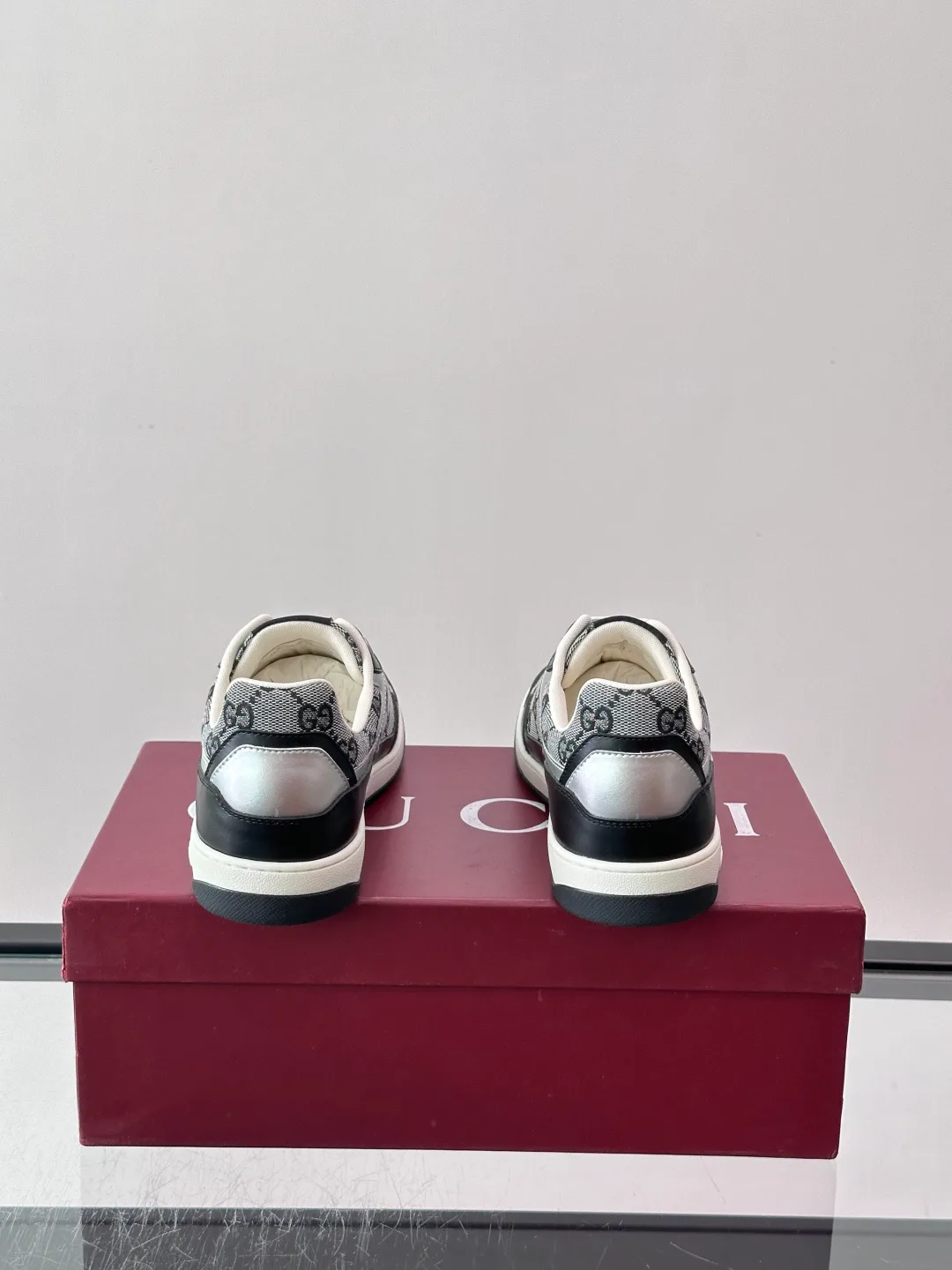 Кроссовки Женские Gucci 18102695
