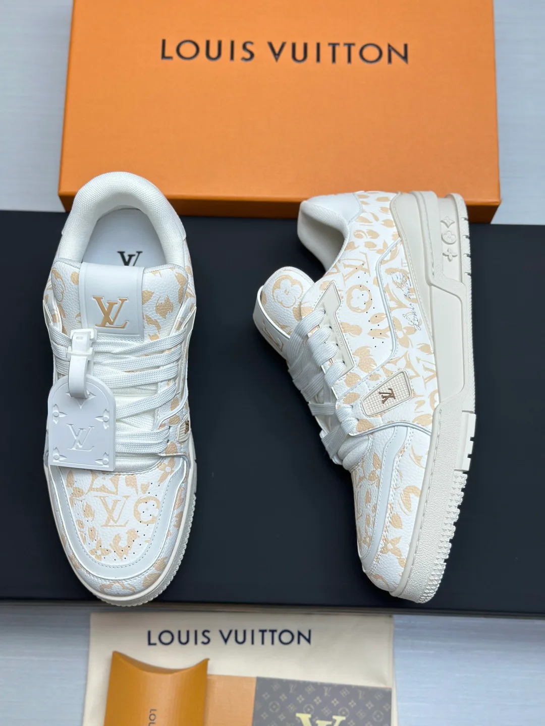 Кроссовки Женские Louis Vuitton 10646365