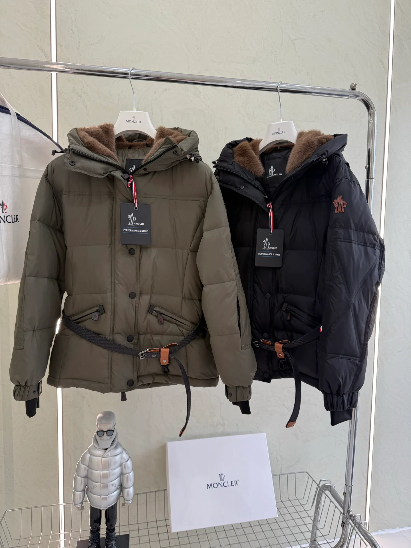 Куртки И Пуховики Женские Moncler 18043561