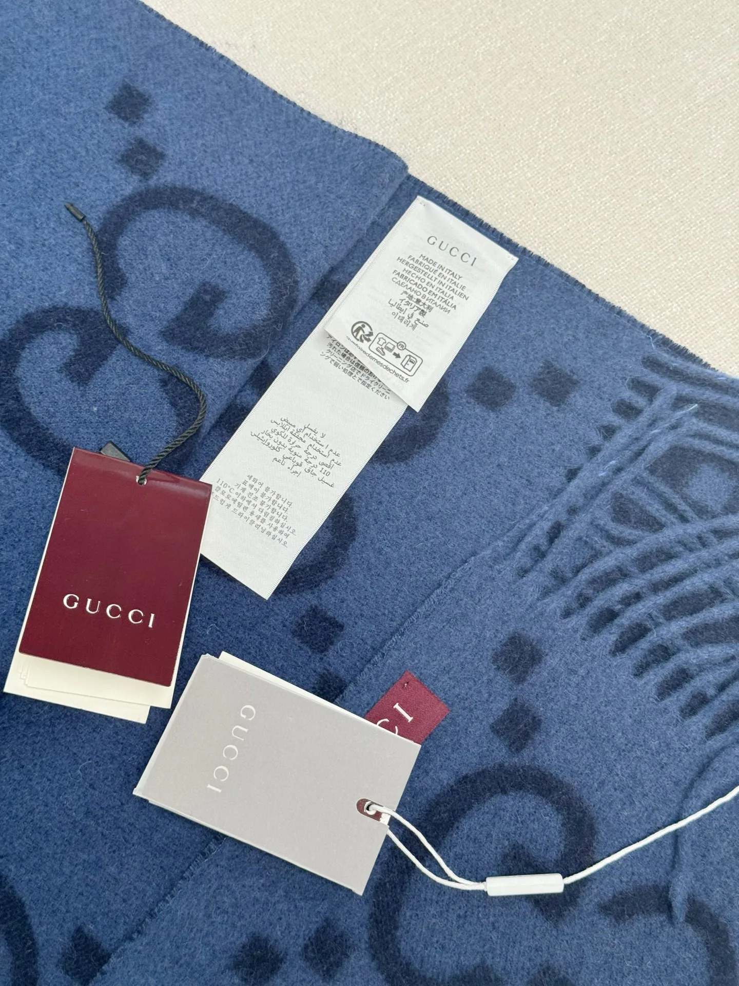 Шарфы Gucci 17945380
