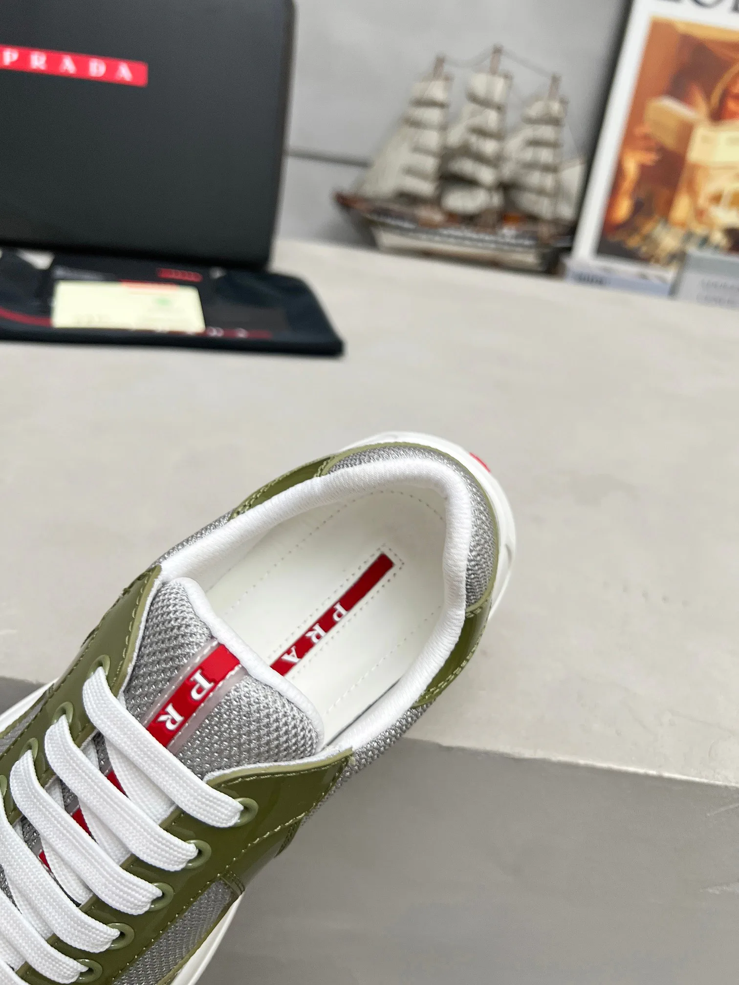 Кроссовки Женские Prada 931599