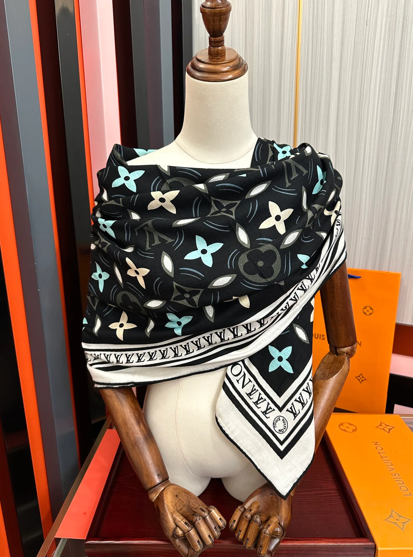 Платки Louis Vuitton 1490184