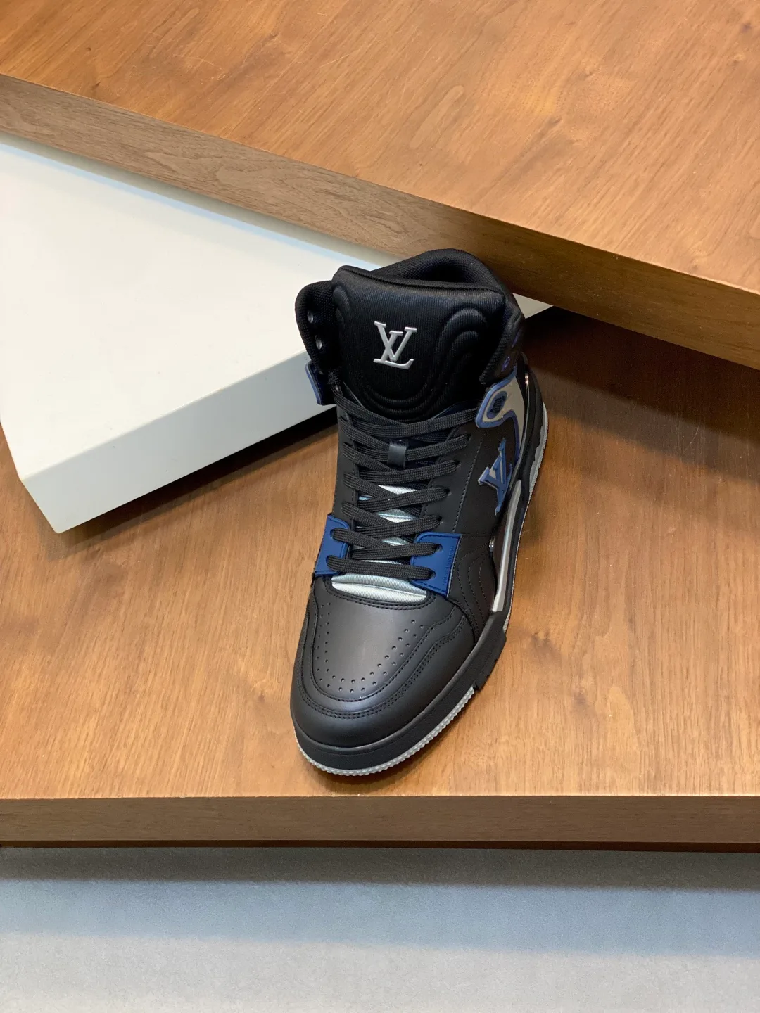 Сникерсы Мужские Louis Vuitton 149231