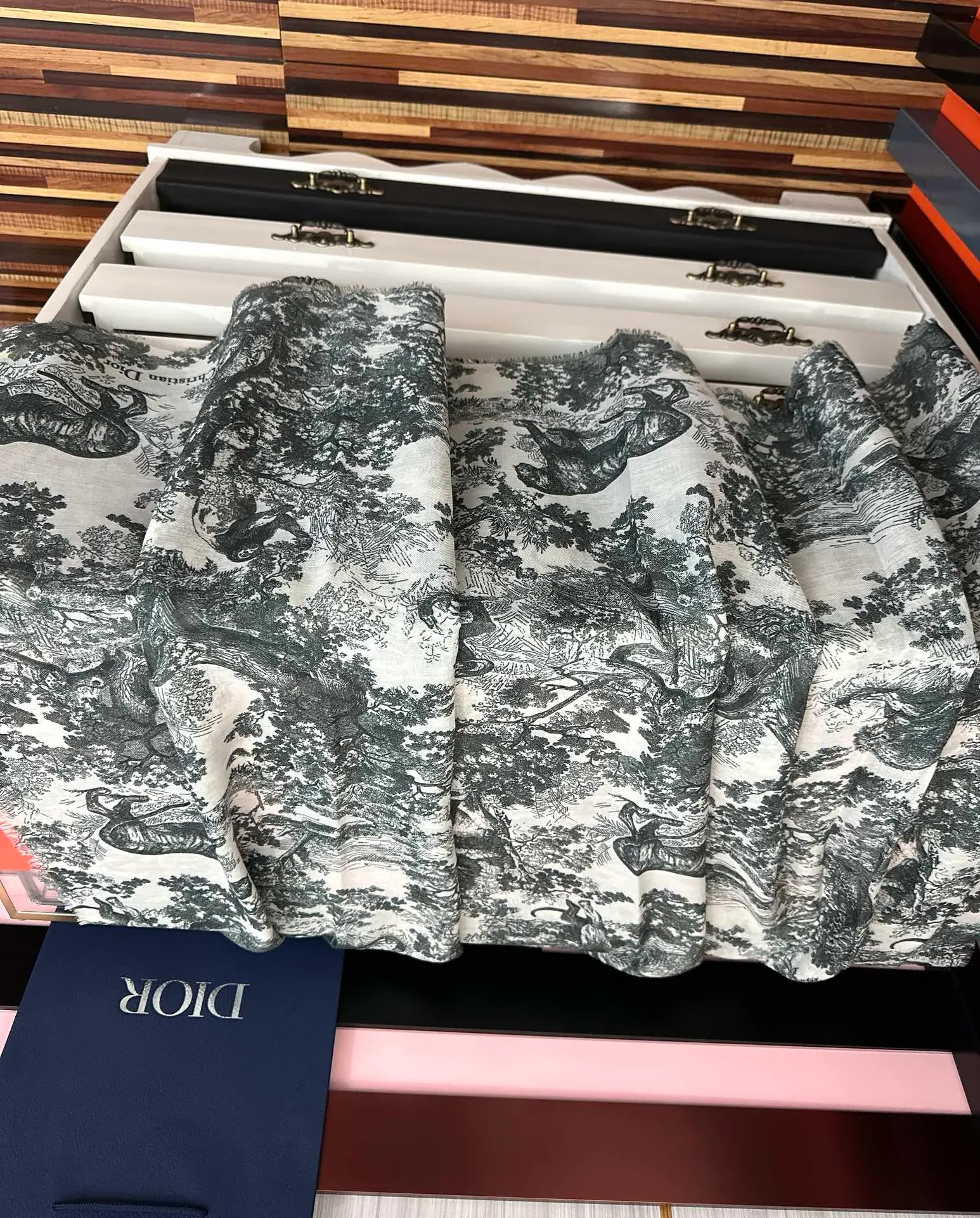 Шарфы Christian Dior 4738542