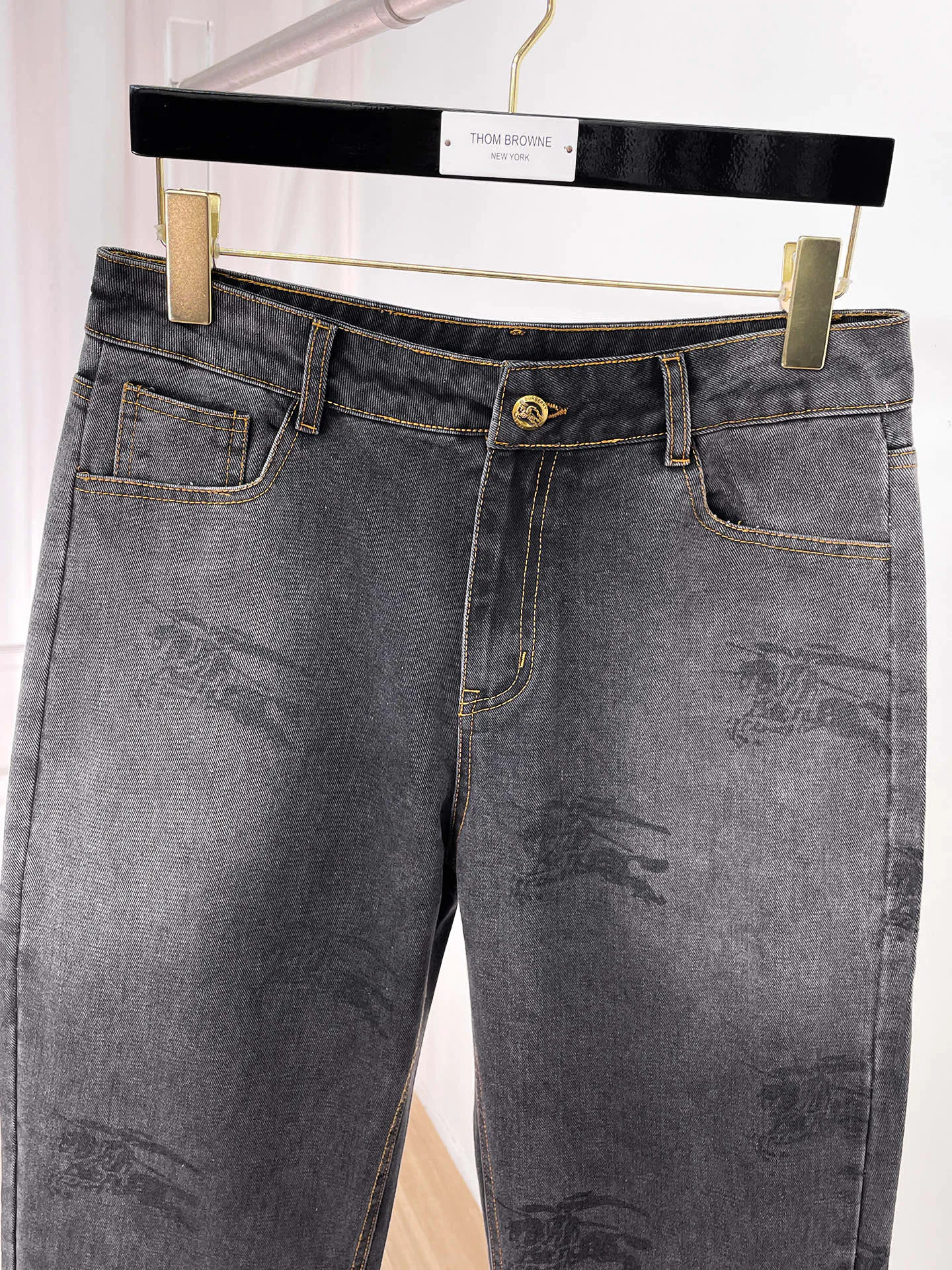 Джинсы Мужские Burberry 18499658