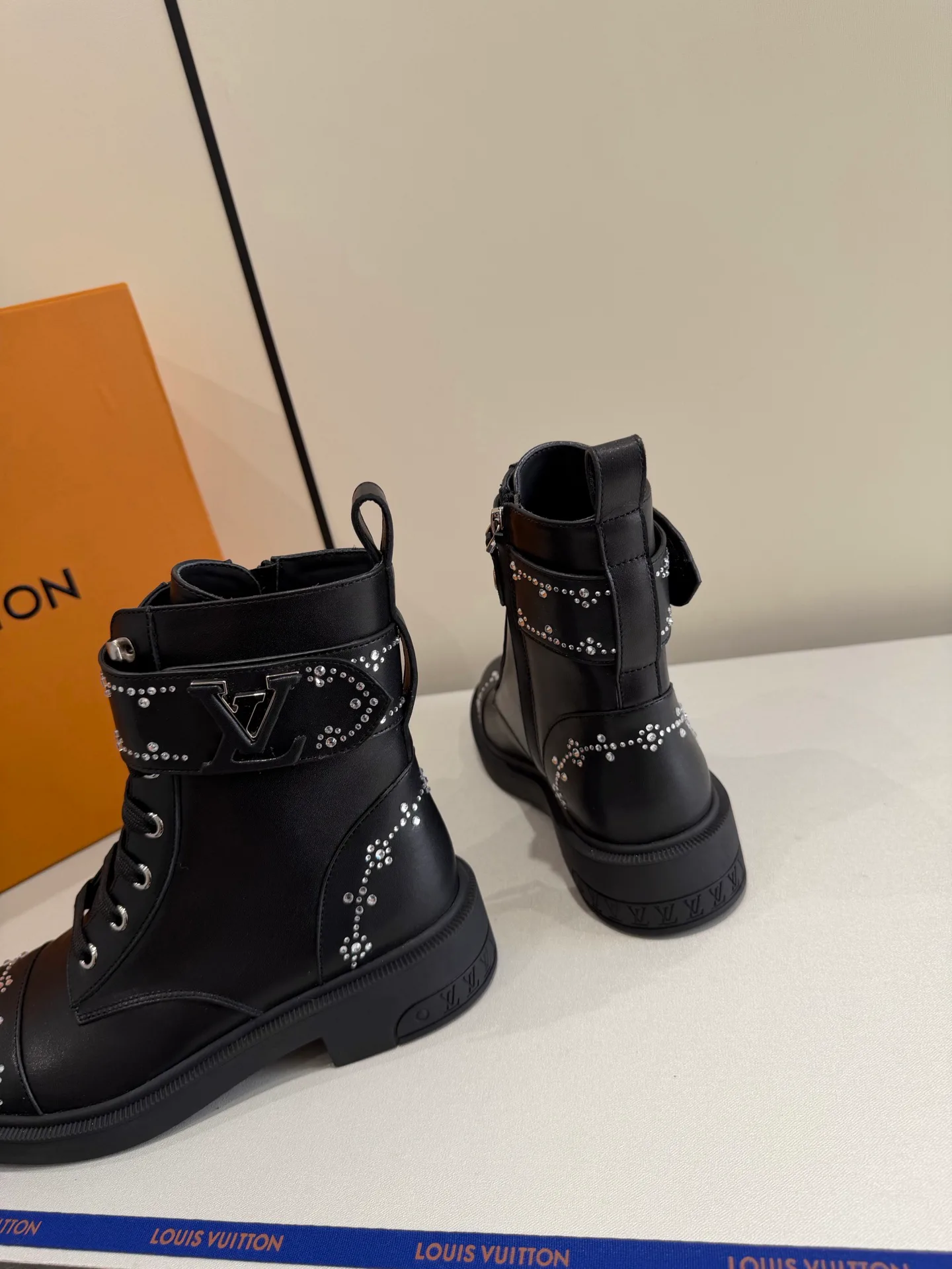 Ботинки Женские Louis Vuitton 19563695
