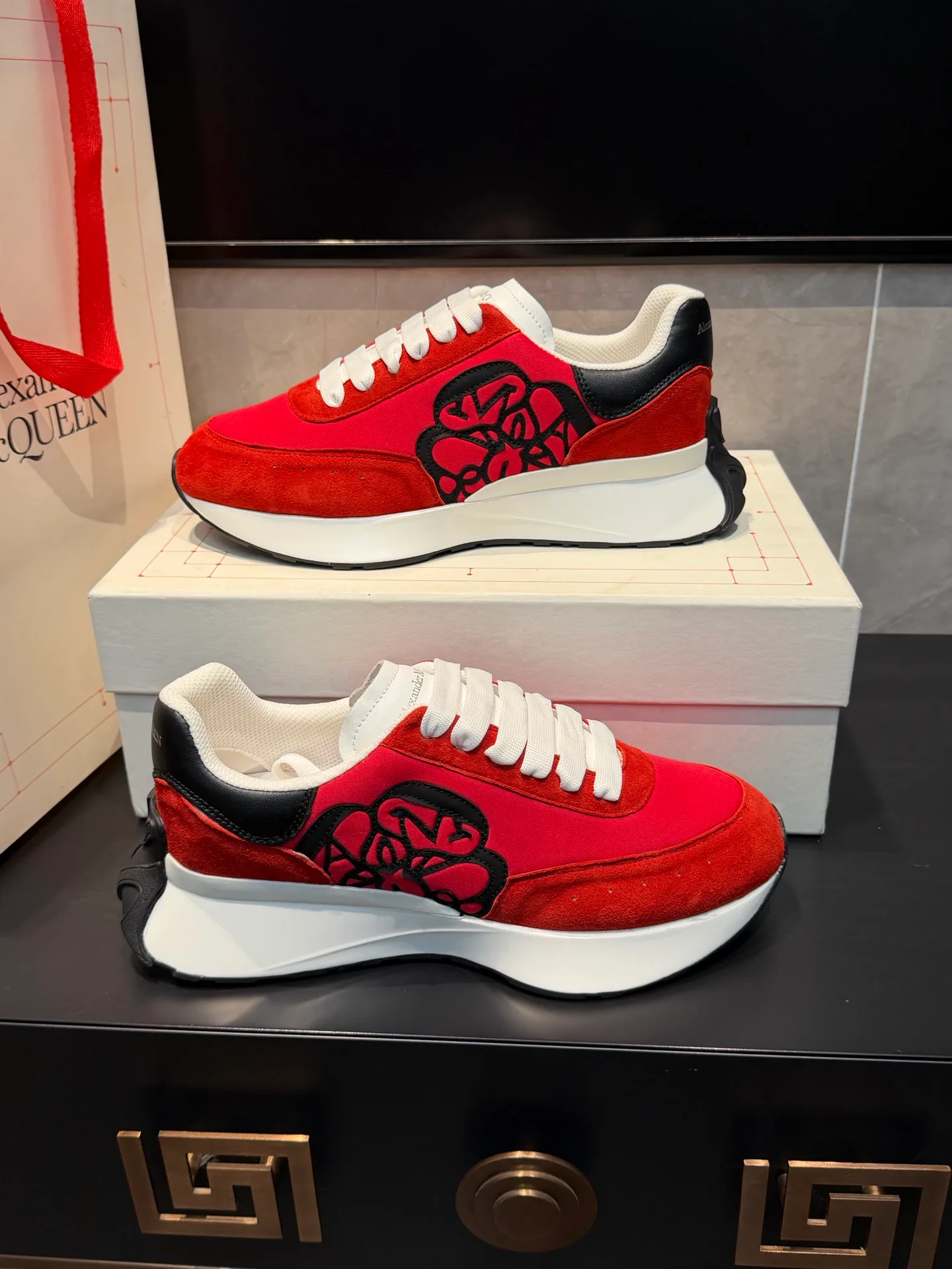 Кроссовки Женские Alexander Mcqueen 18891471