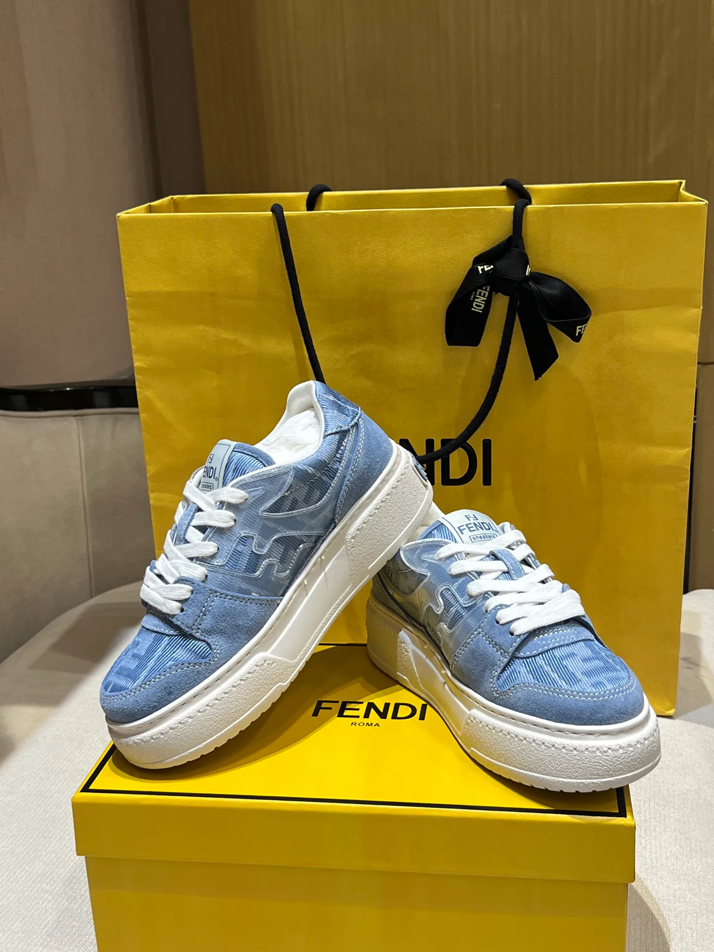 Кроссовки Женские Fendi 11275800