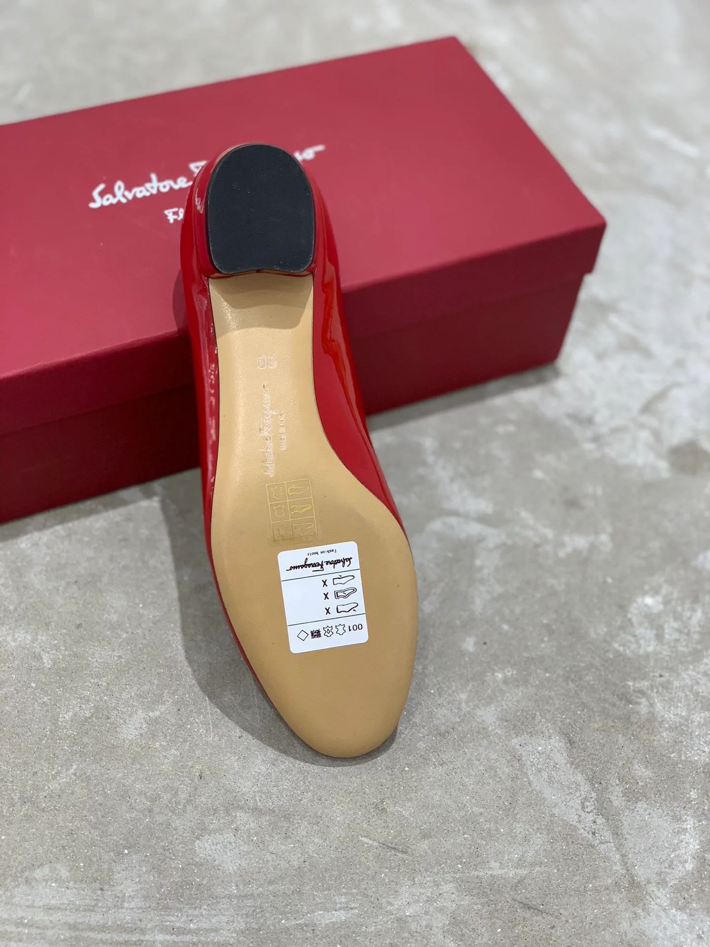 Туфли Женские Salvatore Ferragamo 18340711