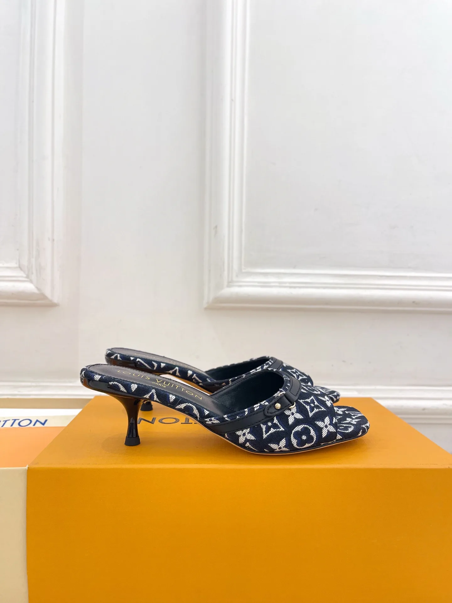 Мюли И Сабо Женские Louis Vuitton 17506941