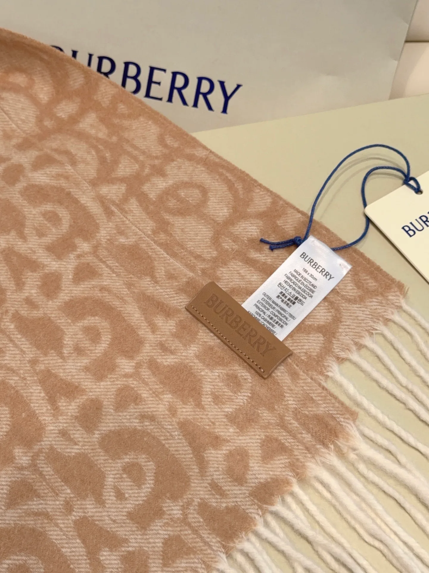 Шарфы Burberry 18287236