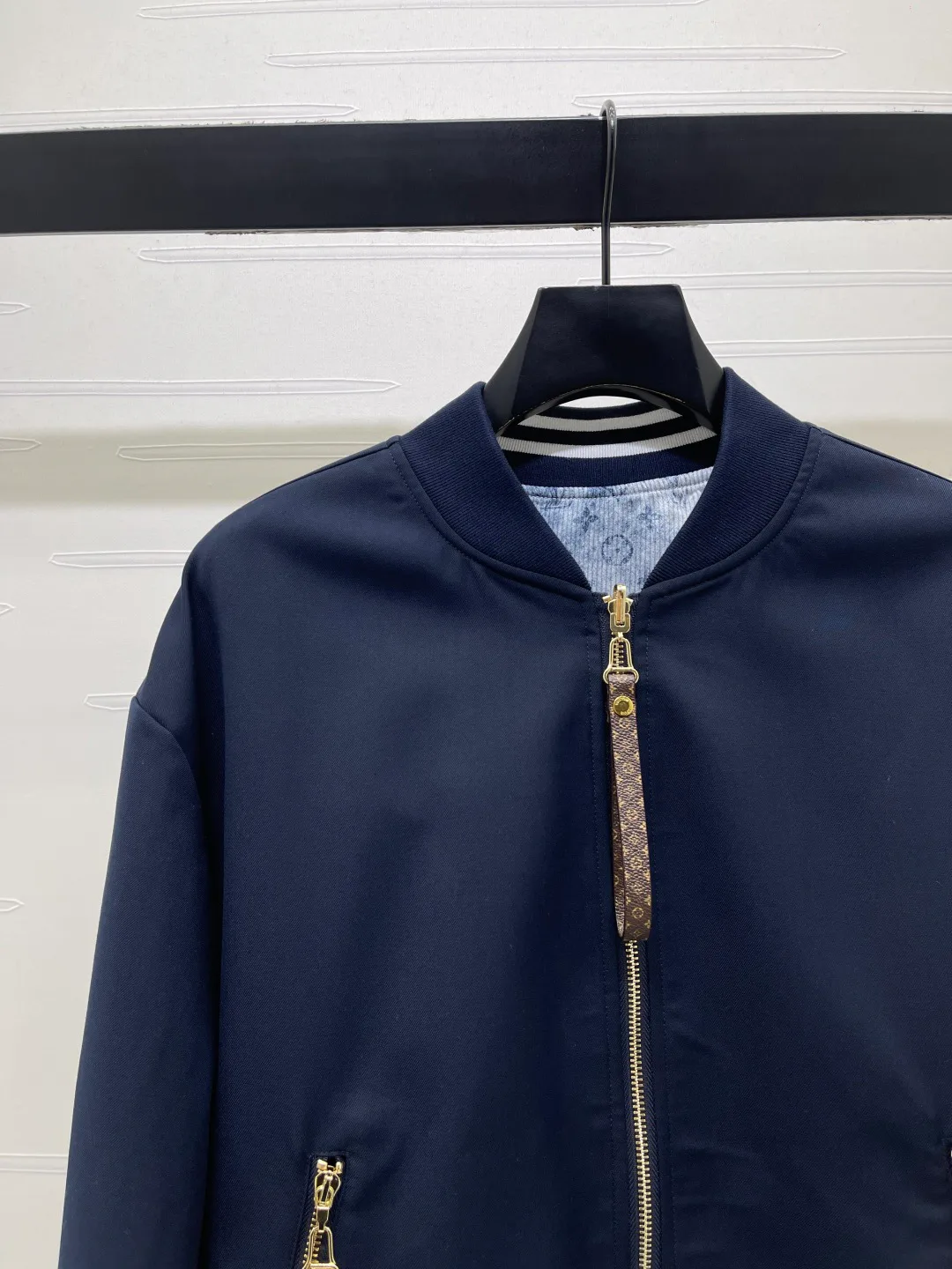 Куртки И Пуховики Женские Louis Vuitton 18038158
