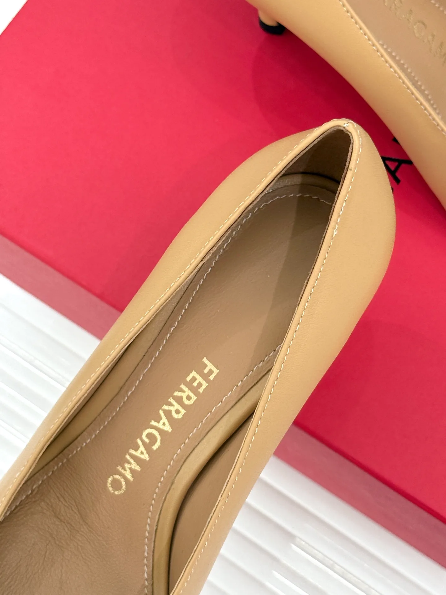 Туфли Женские Salvatore Ferragamo 18104109
