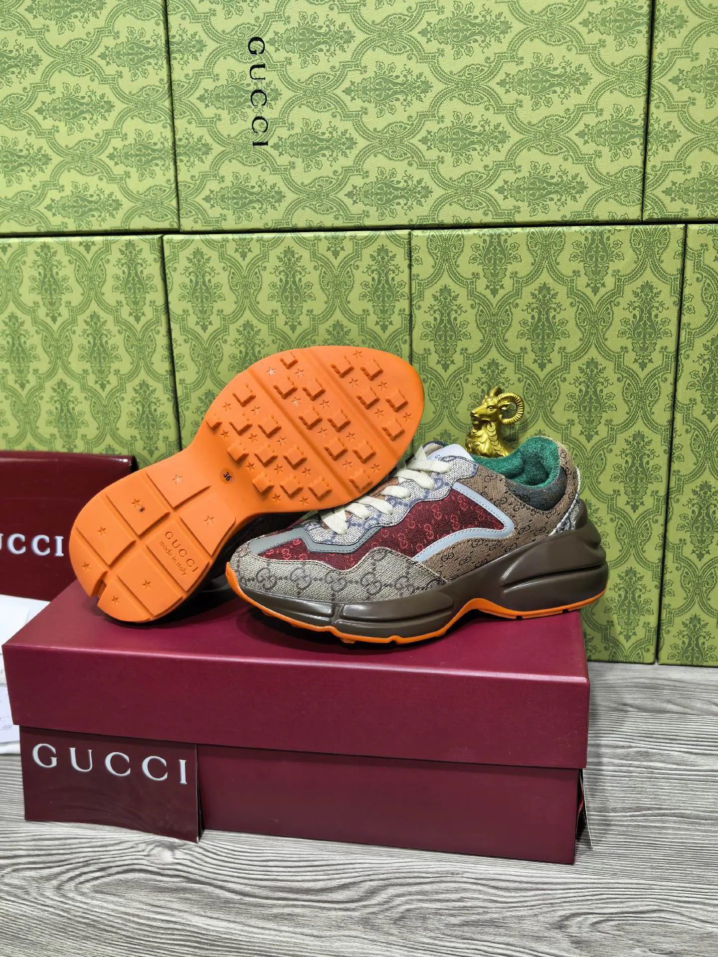 Кроссовки Женские Gucci 18039948