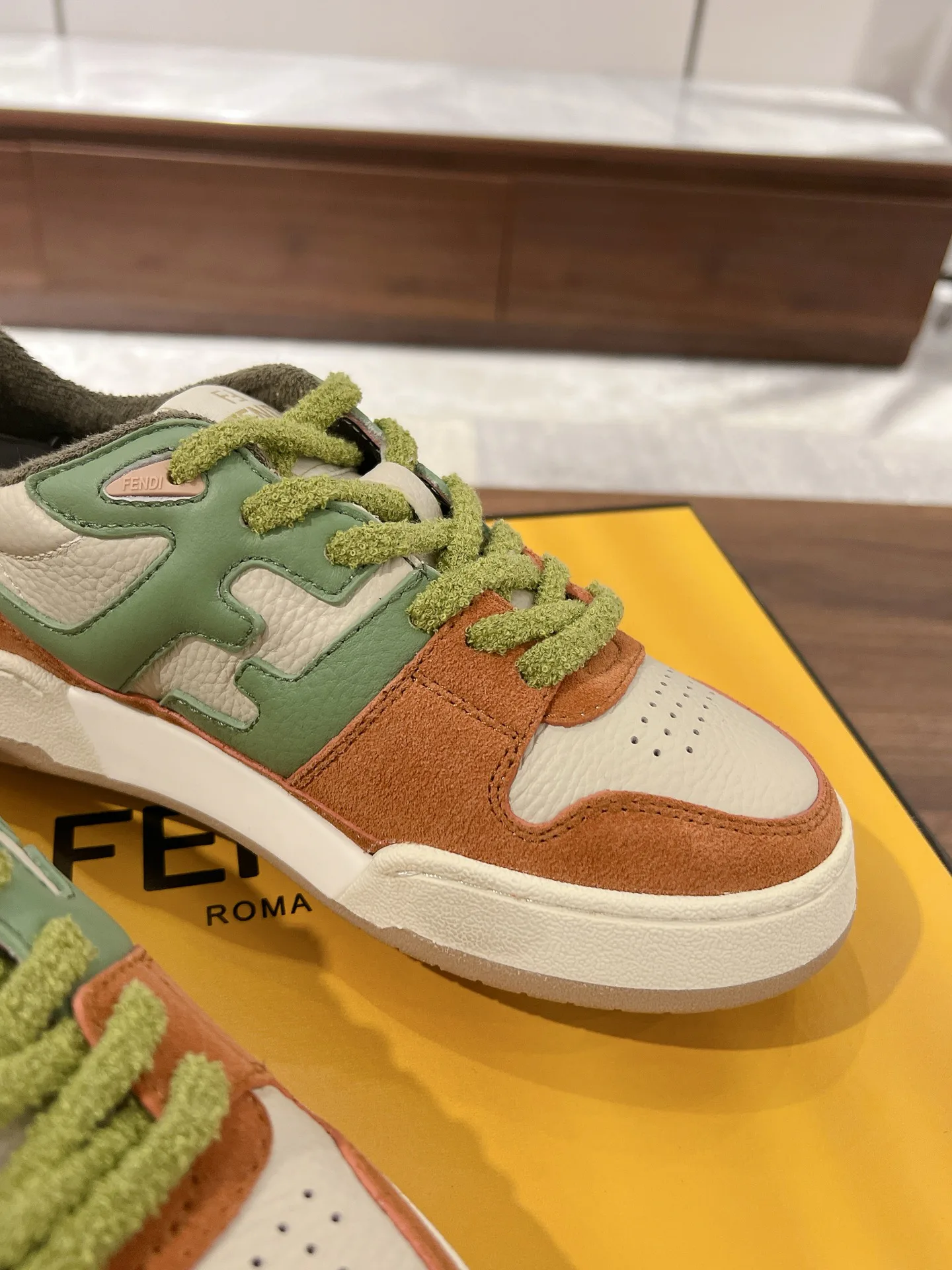 Кроссовки Женские Fendi 18219601