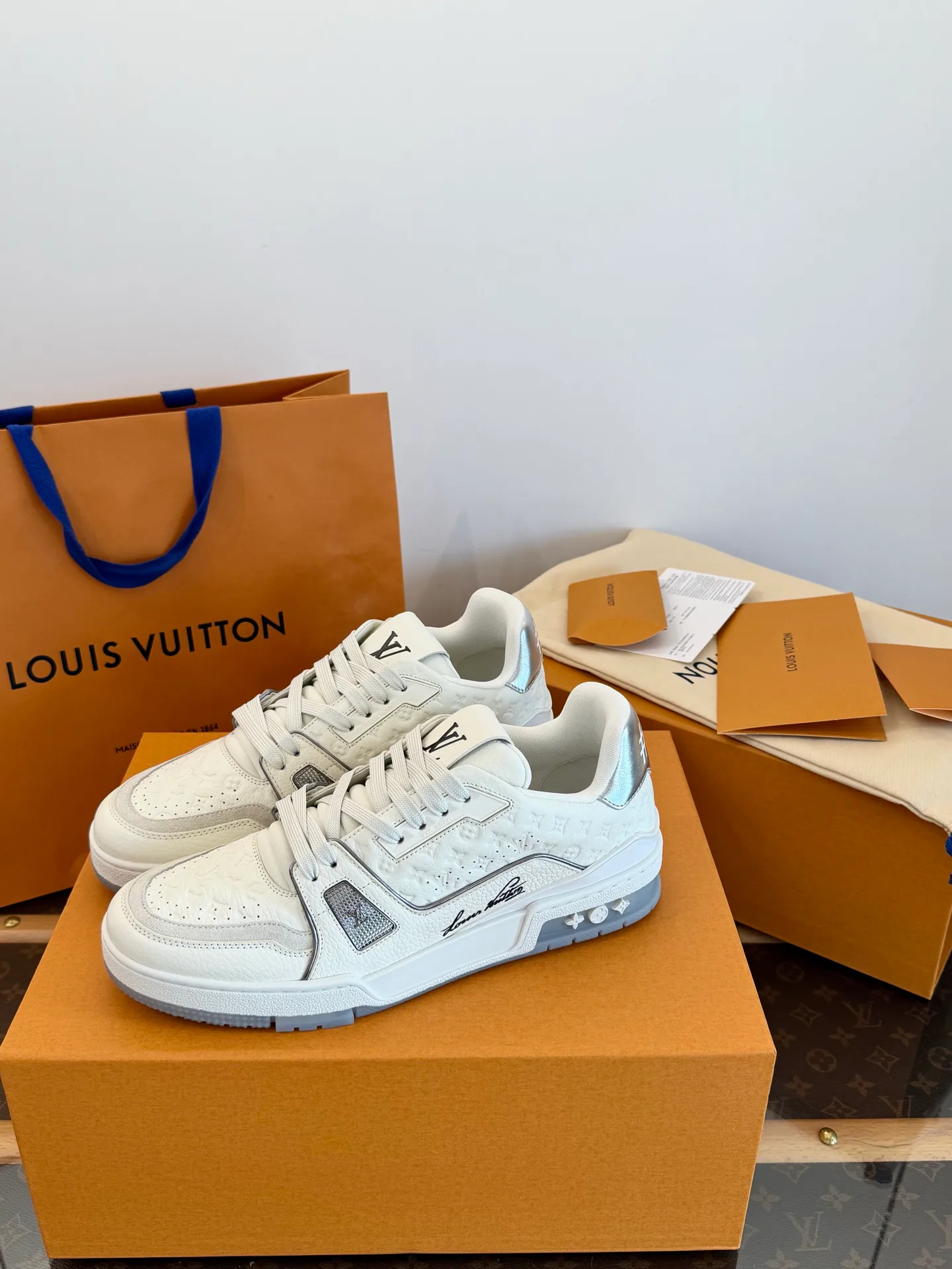 Кроссовки Женские Louis Vuitton 18354046