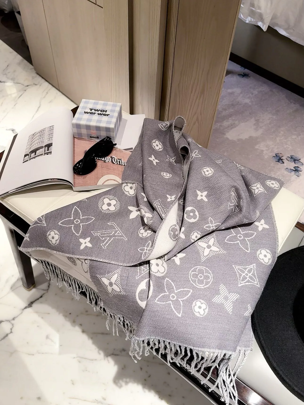 Шарфы Louis Vuitton 18377551