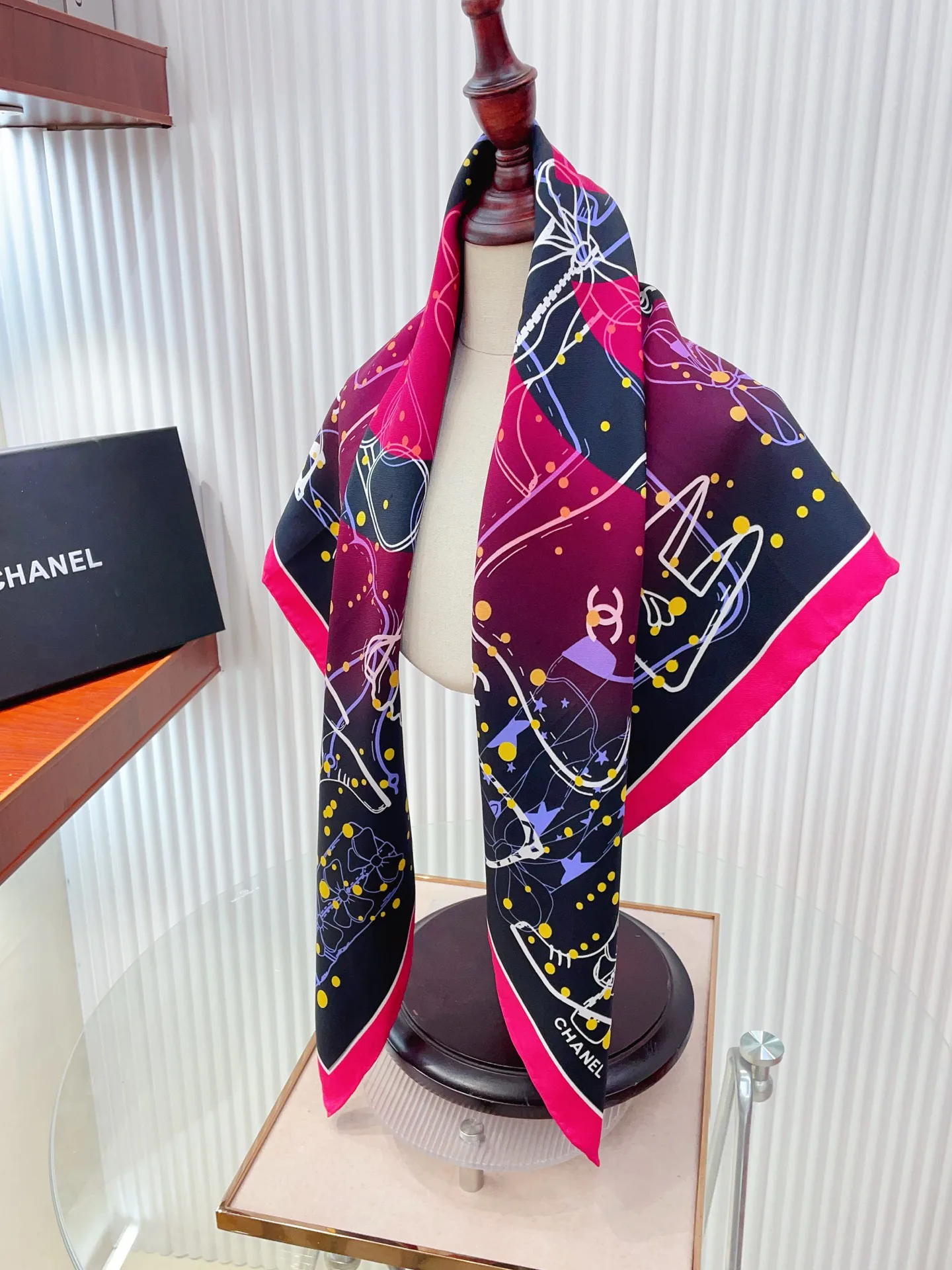 Платки Chanel 13119714