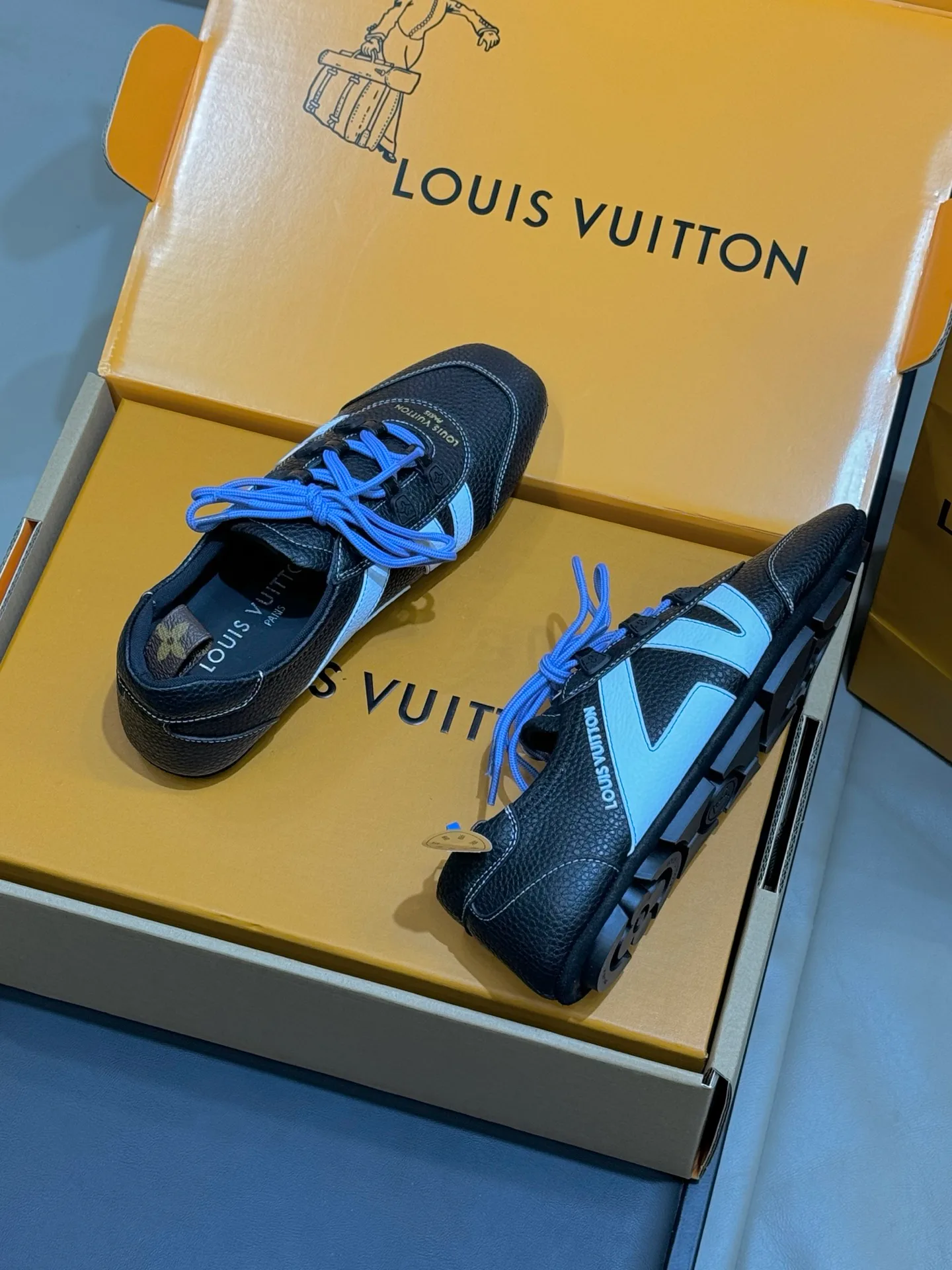 Кроссовки Женские Louis Vuitton 1130760