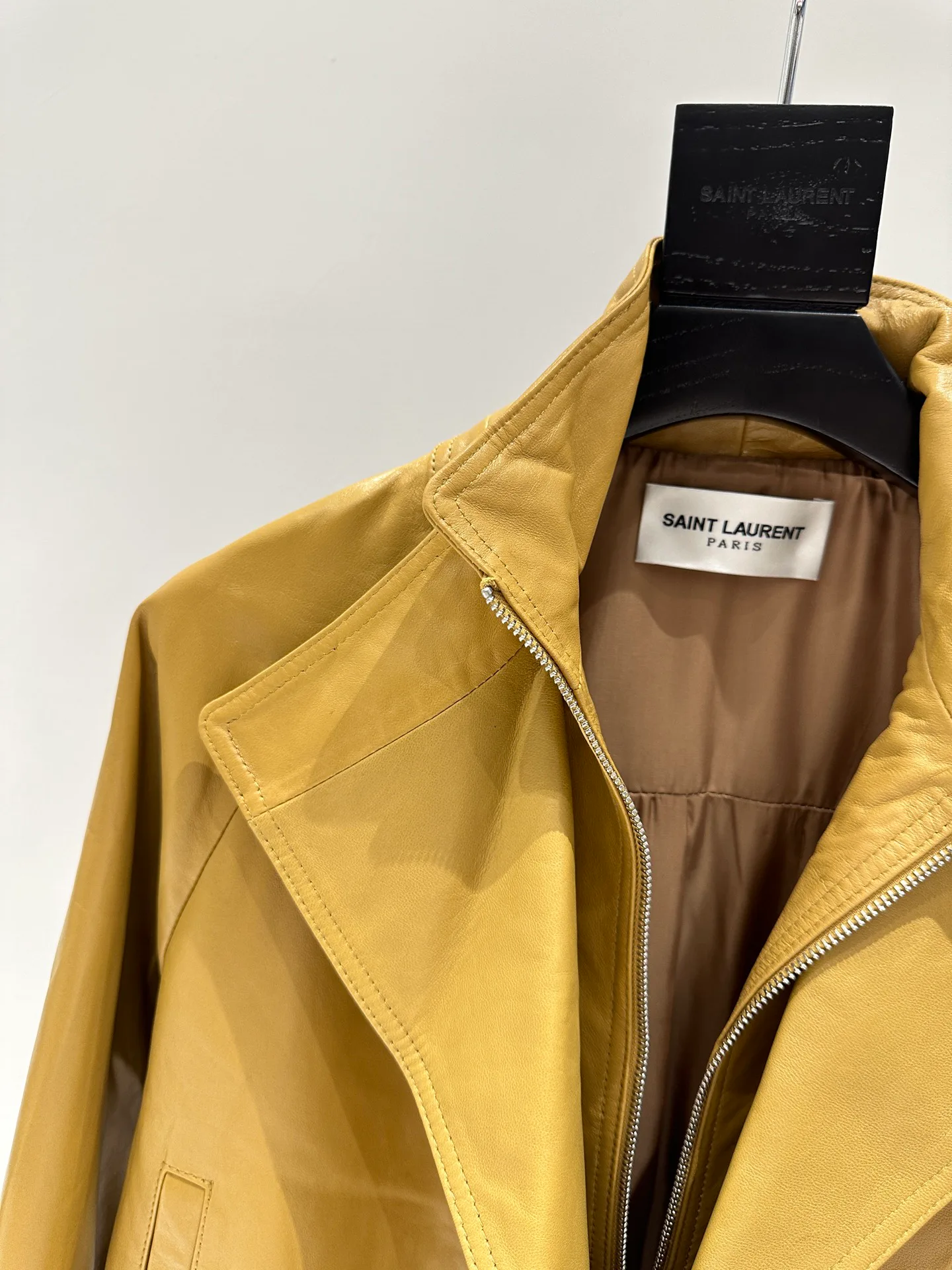 Кожаные Куртки И Дублёнки Женские Saint Laurent 11598171