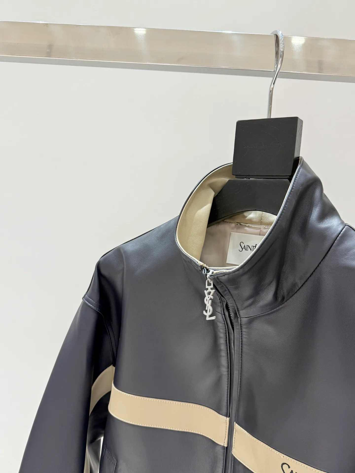 Кожаные Куртки И Дублёнки Женские Saint Laurent 18083033