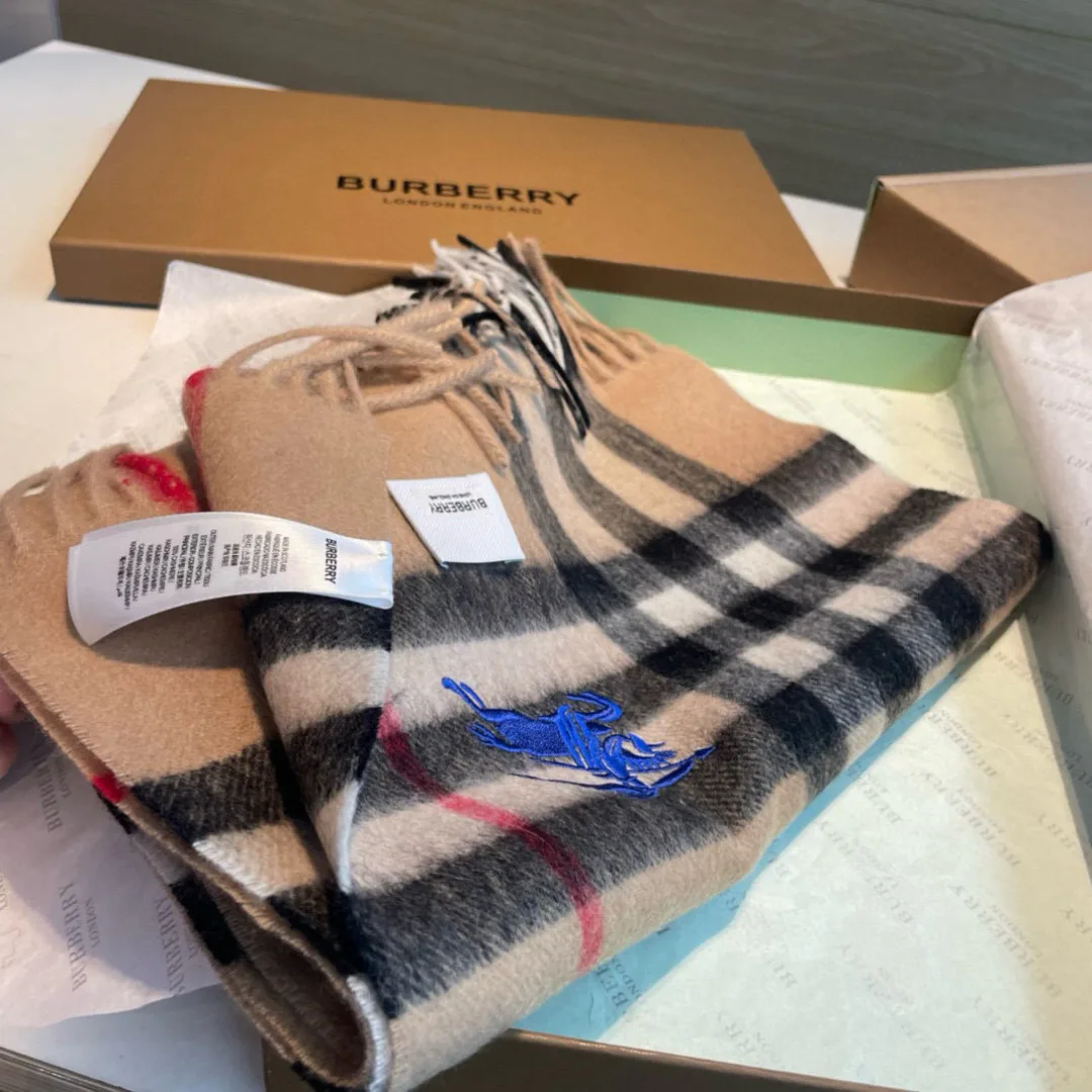 Шарфы Burberry 18449891