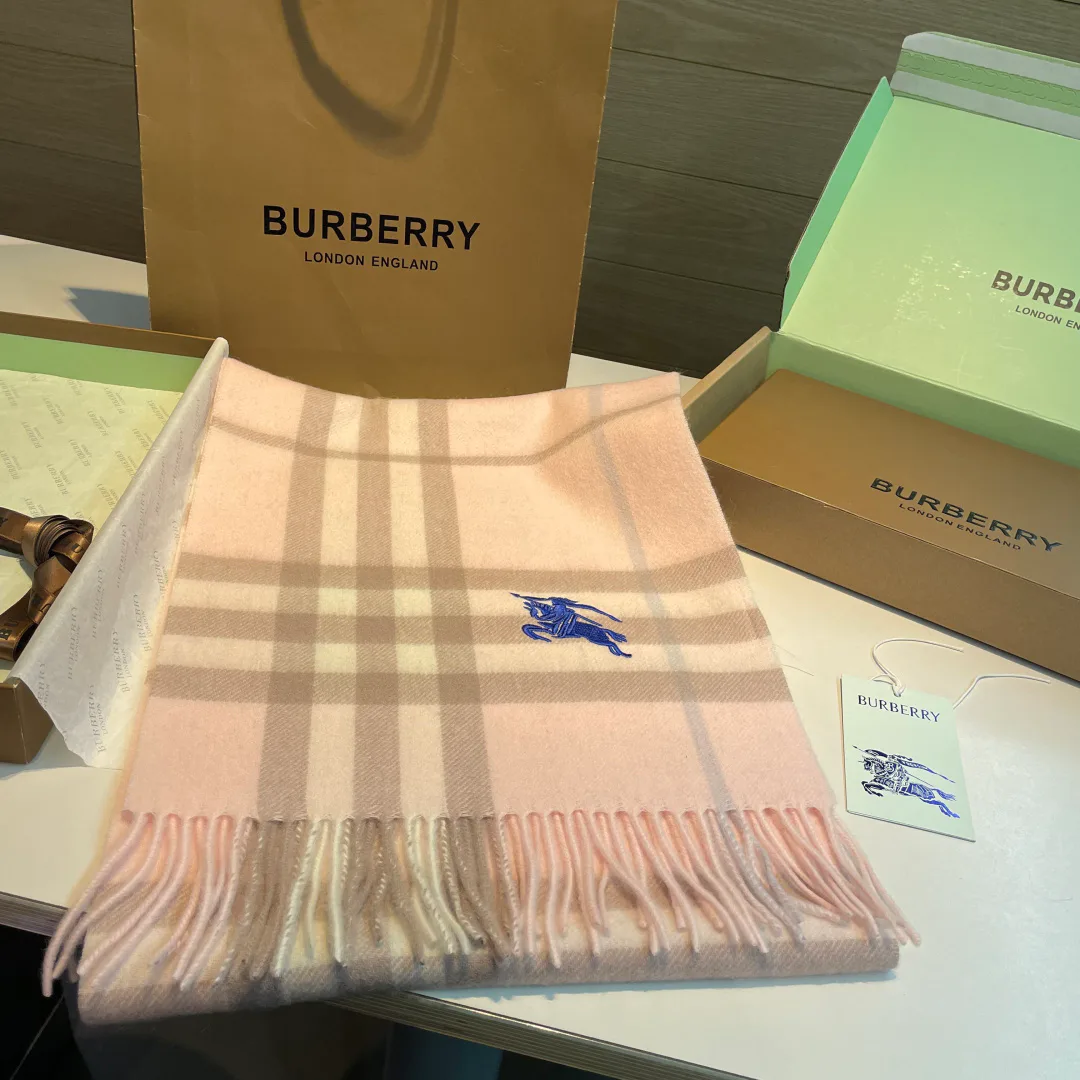 Шарфы Burberry 18449890