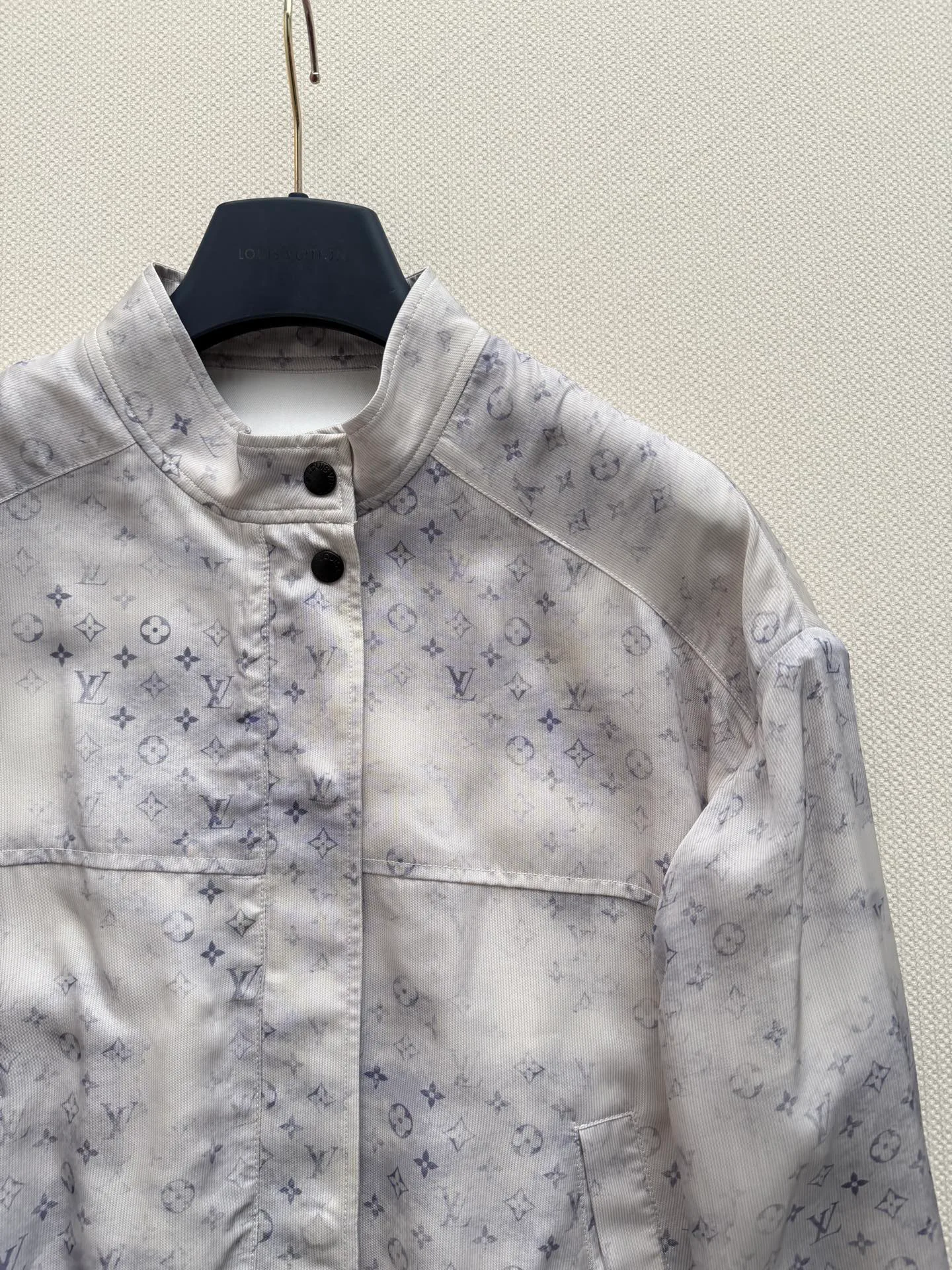 Куртки И Пуховики Женские Louis Vuitton 17307669