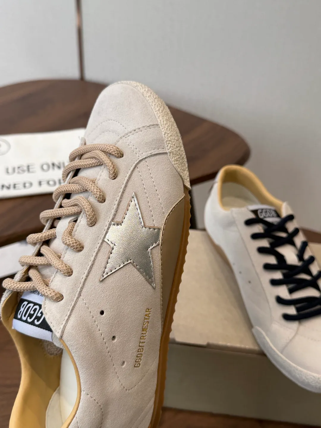 Кроссовки Женские Golden Goose 18687331