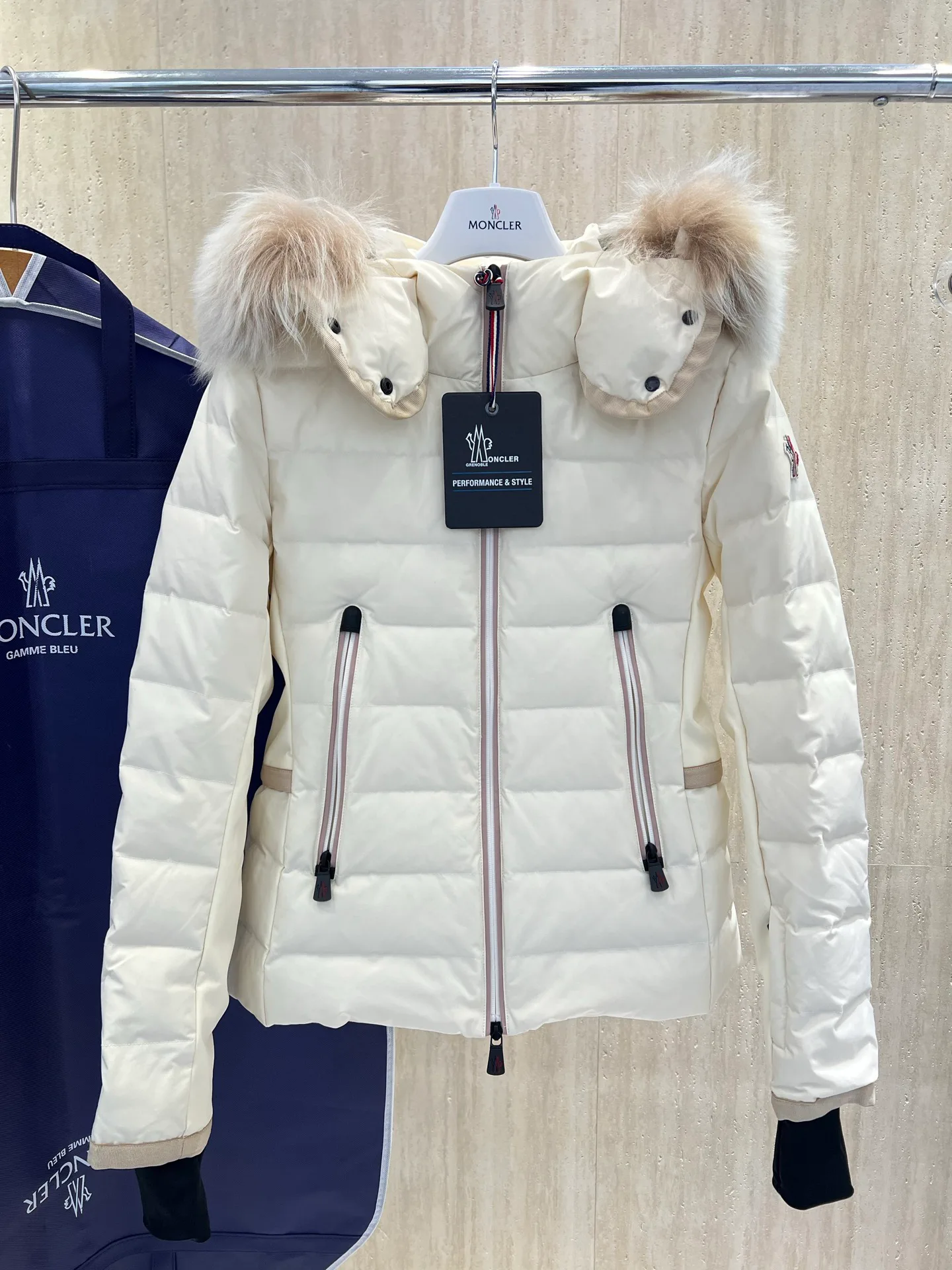 Куртки И Пуховики Мужские Moncler 18231582